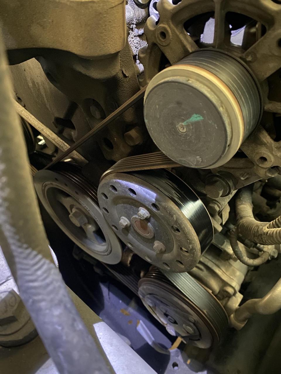 长城哈弗h6,1.5 发动机皮带缠绕方法.