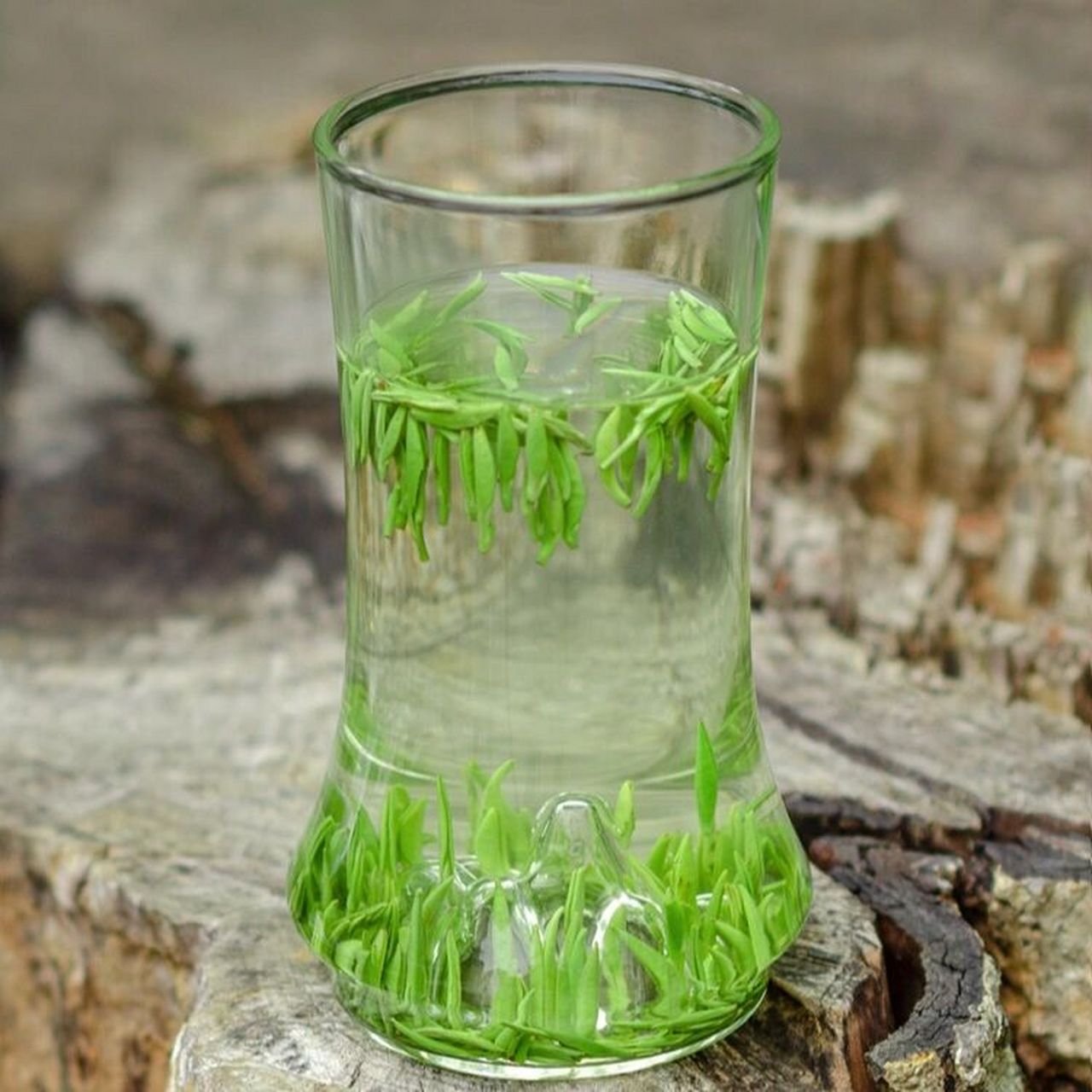 最近花1800块钱买了一斤明前竹叶青,滋味鲜爽甘甜.