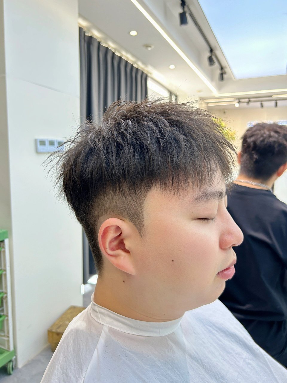 这款烫发采用独特的烟花烫,自然随意很好打理,能让头发蓬松两公分!