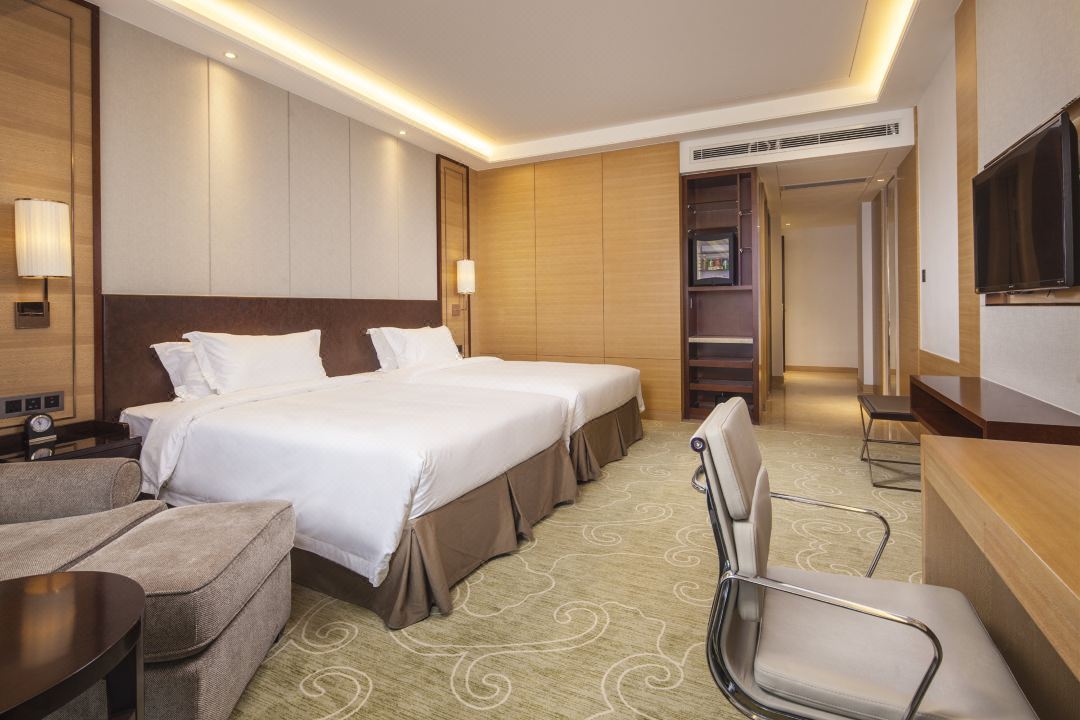 东台磊达国际大酒店位于江苏省东台市人民公园东侧距离市繁华商业区约