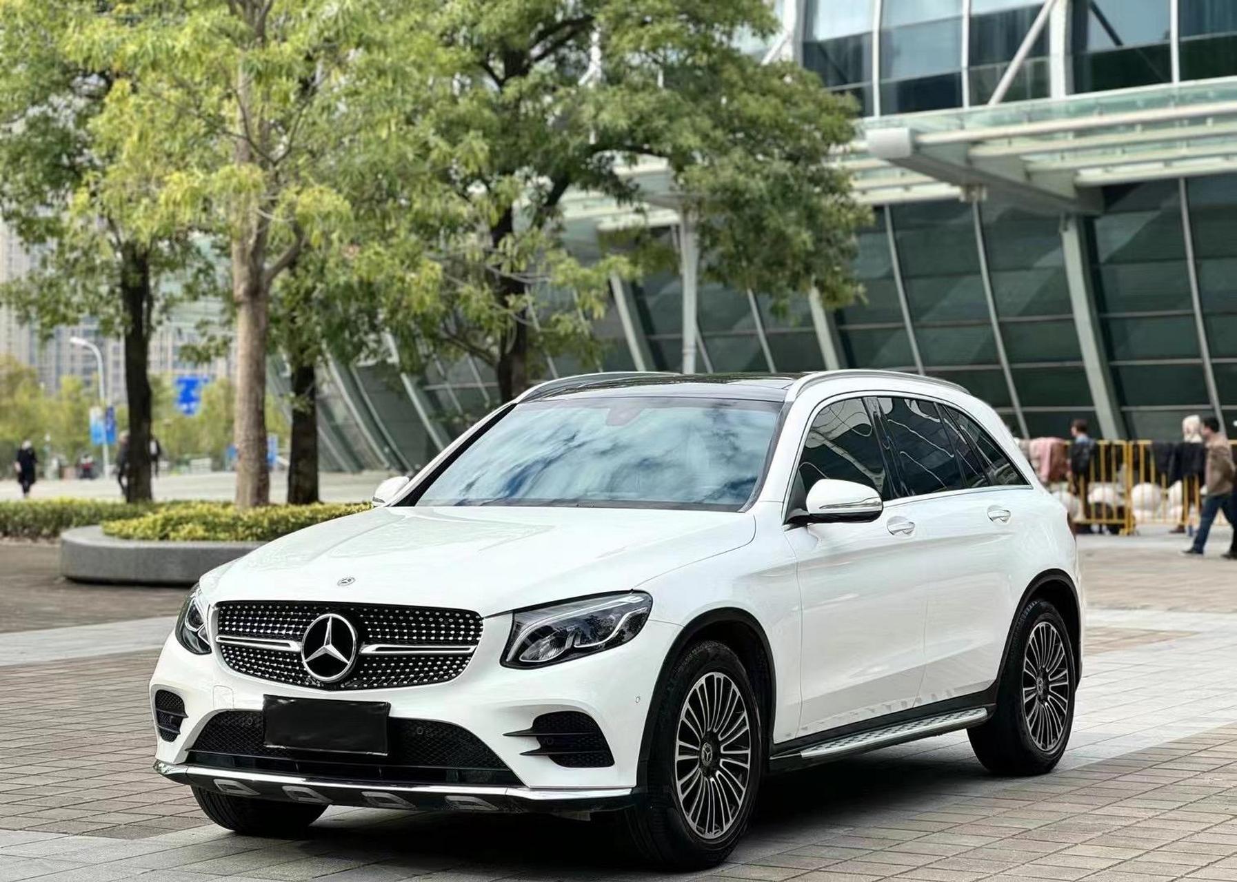 19年7月19款奔驰glc260l动感,配置:电尾门,全景天窗,carplay系统,座椅
