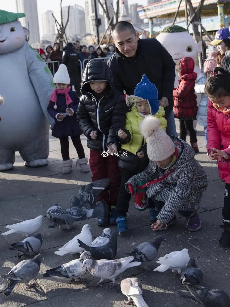 热搜第一,我以为又去喂鸽子了. #梁朝伟