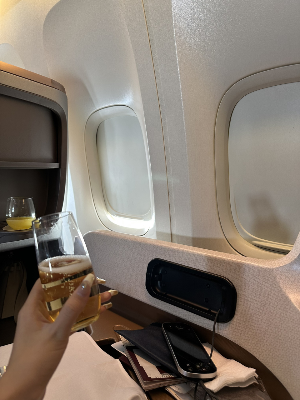 新航商务舱测评 一共坐过4个新航的航班 香港7915新加坡 新加坡