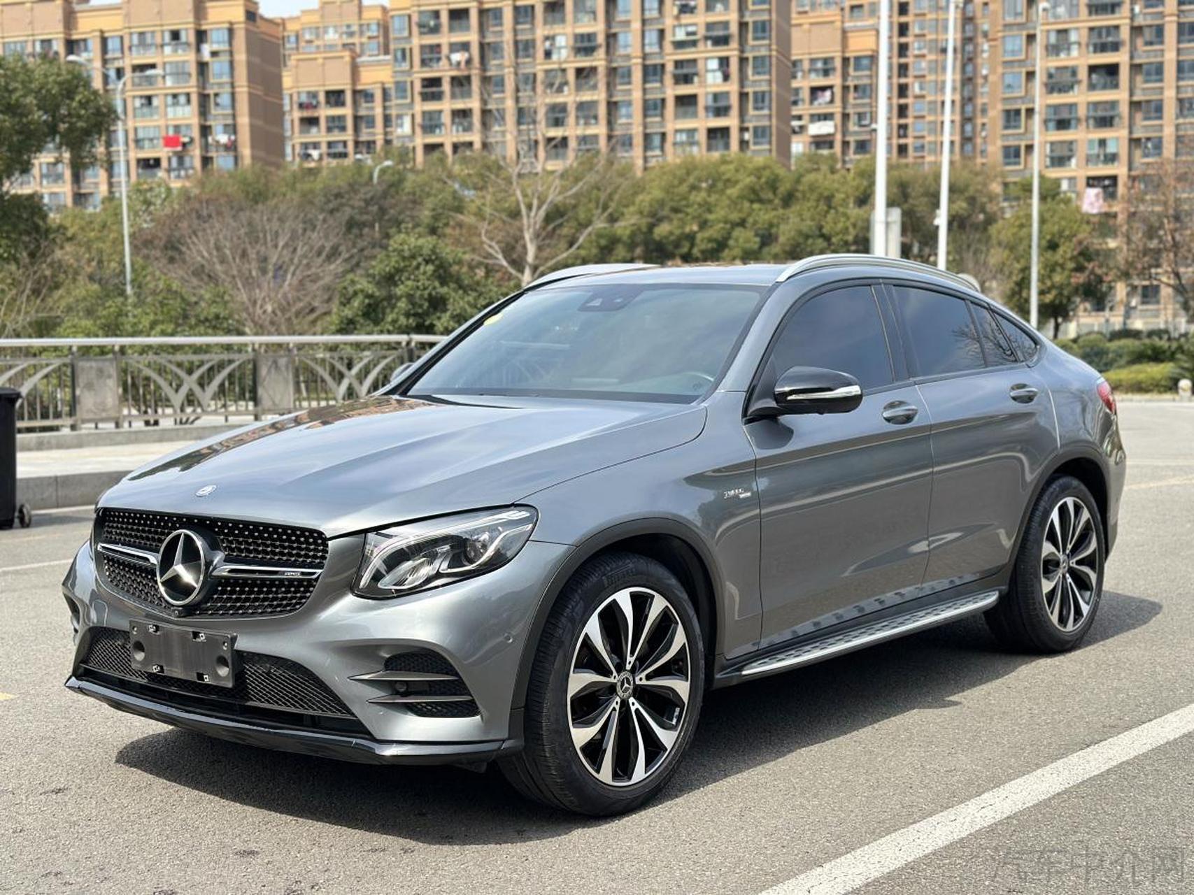 二手奔驰glc260报价(二手奔驰glc260多少钱)