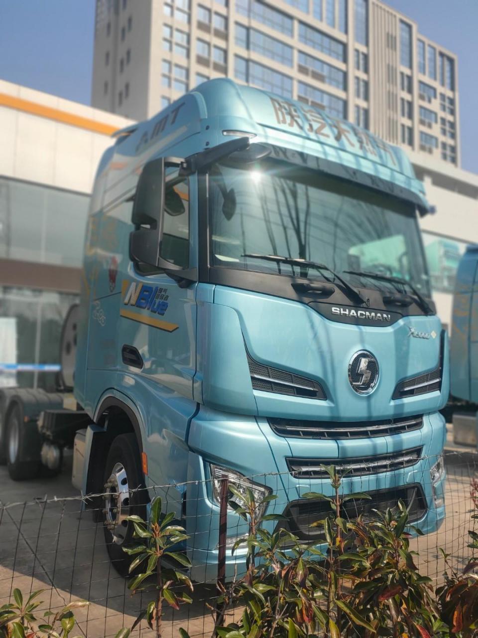 陕汽德龙x6000天然气,安全智能舒适,出勤率高,省油省气省钱