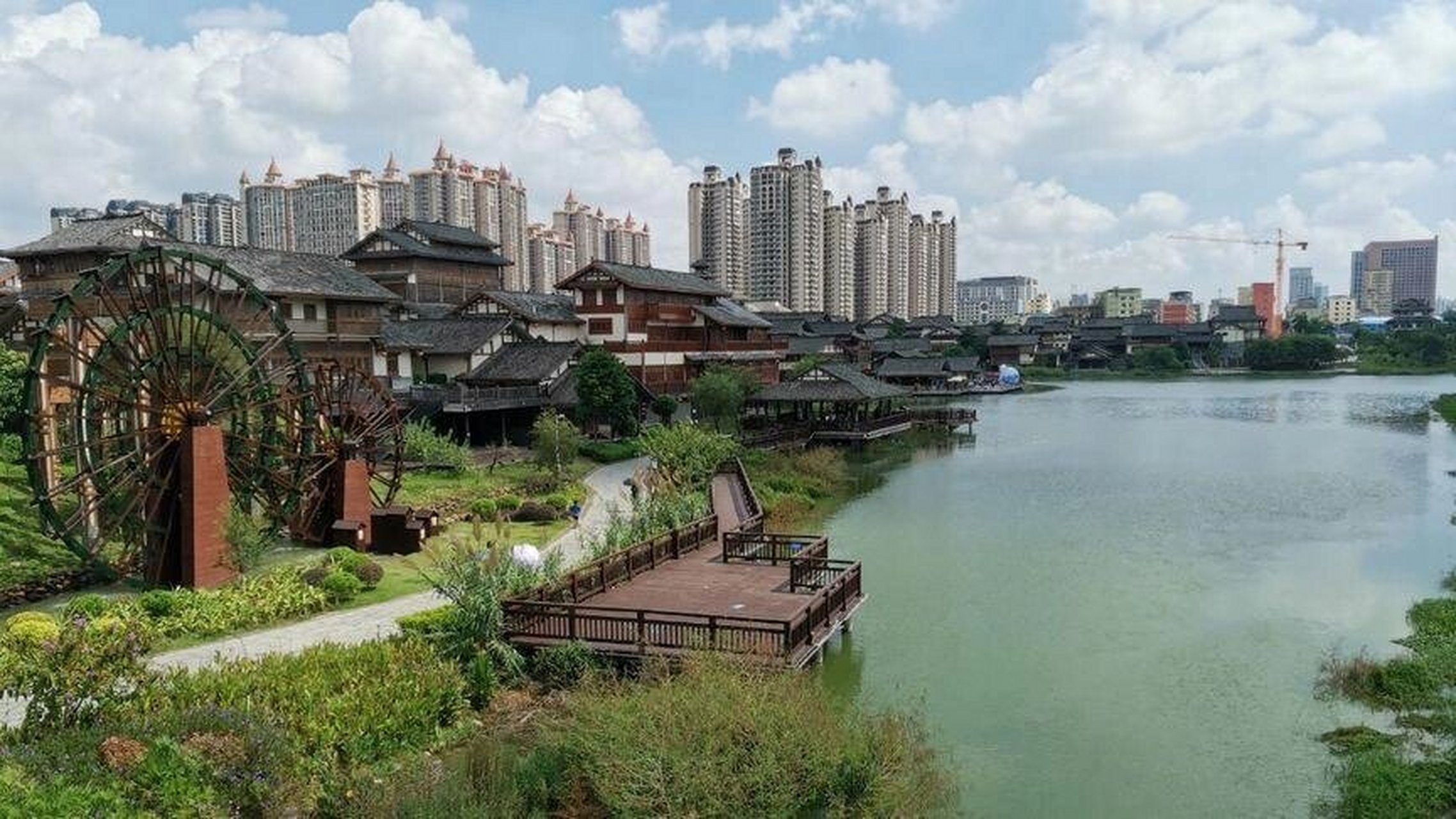 相思湖小镇介绍 9494南宁相思小镇是广西南宁市的一个旅游景点