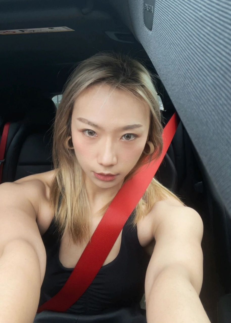 有一个爱健身的肌肉女朋友是怎样的体验? 男生喜欢怎样的肌肉女生呢