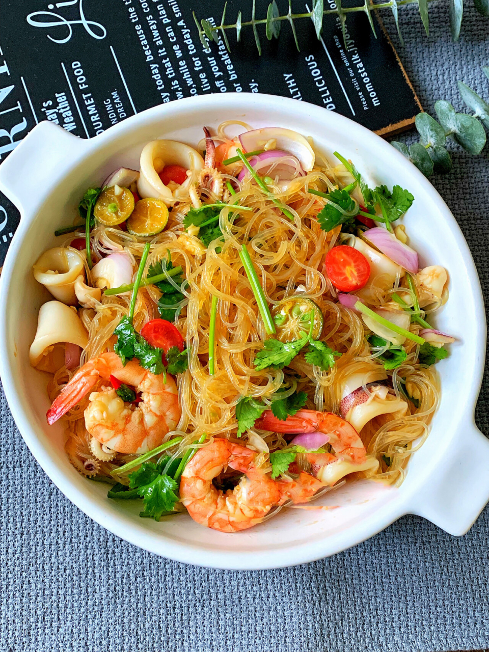 好吃到转圈7515酸辣开胃的泰式海鲜拌粉丝 9595今天分享一道