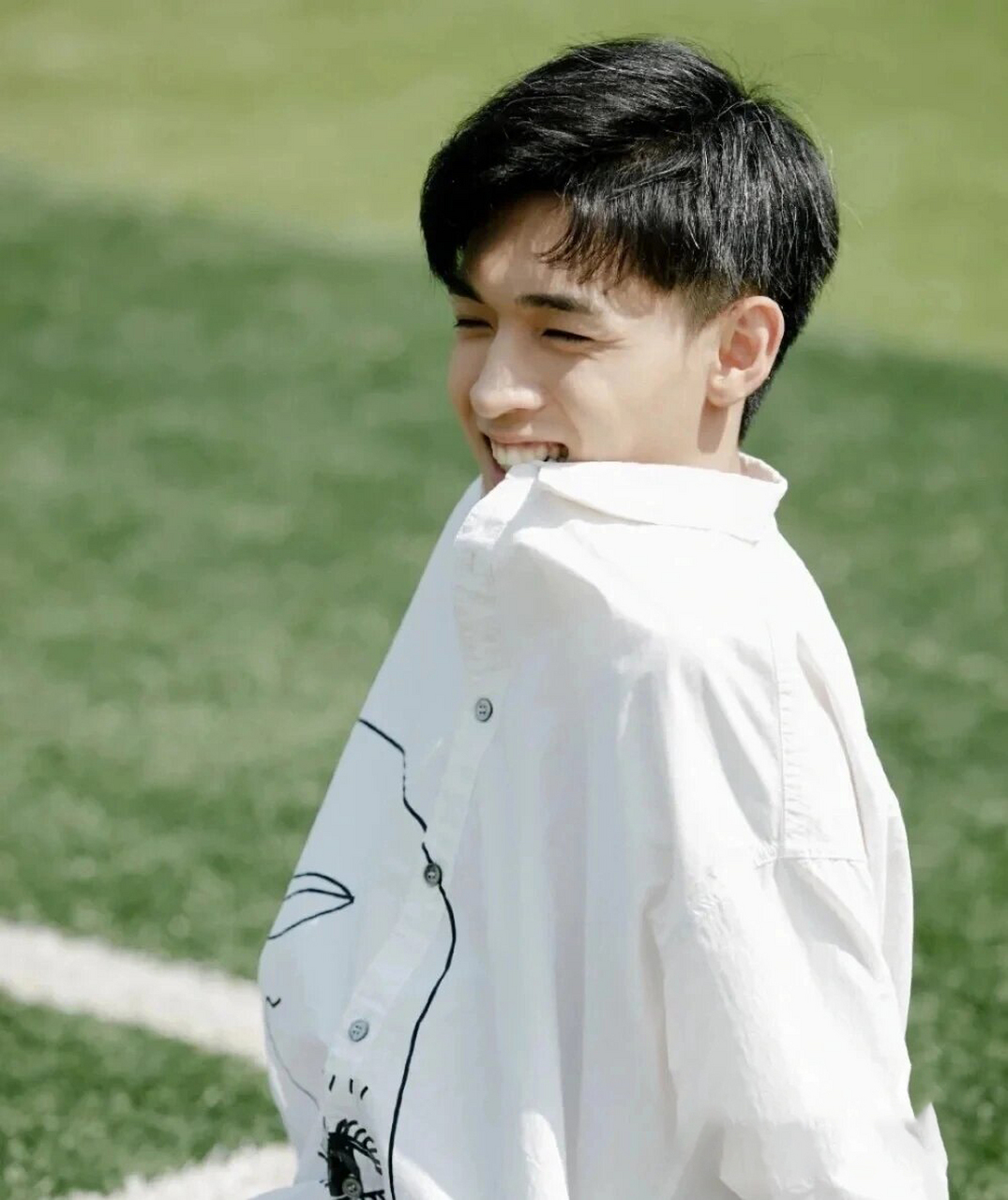 秦霄贤神仙壁纸来了 帅气的秦霄贤,壁纸必须安排