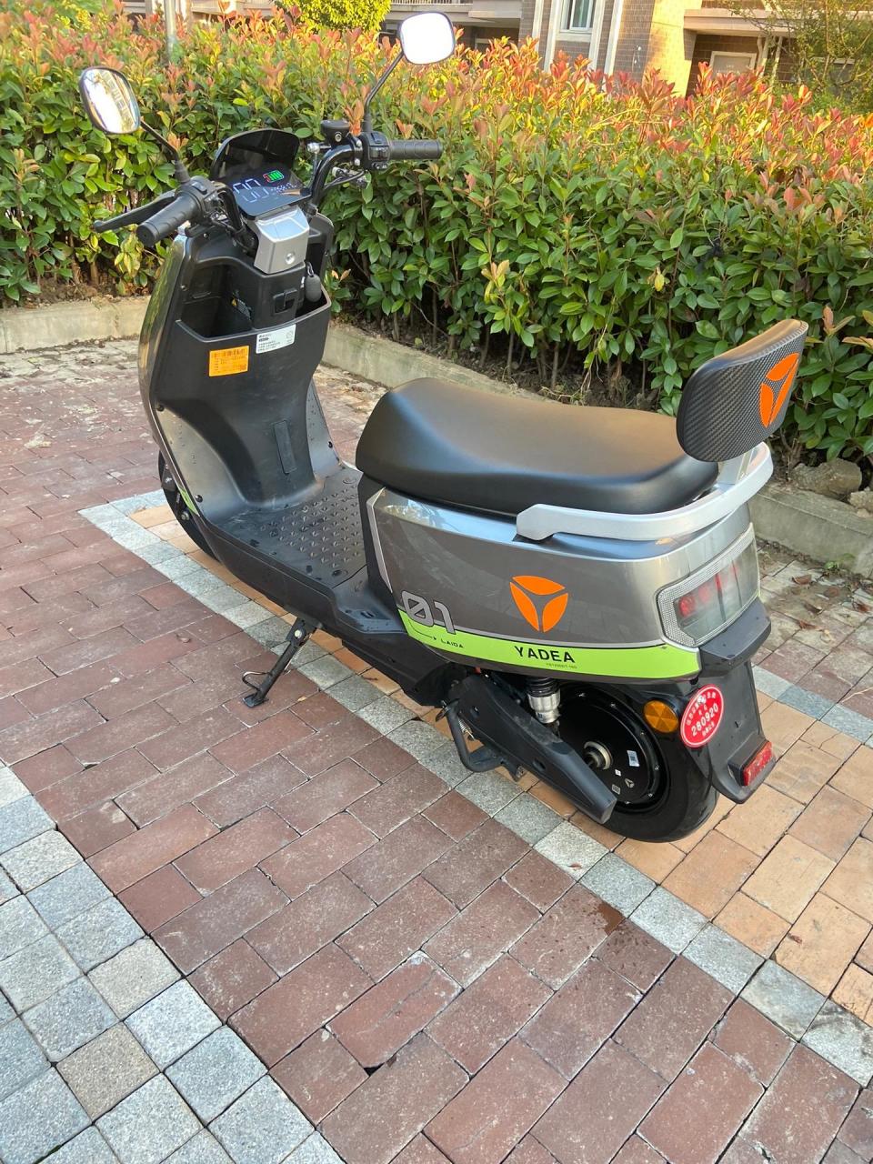 2023 款雅迪莱达,72-20 电池,续航六七十公里,才五个月,新车 3800