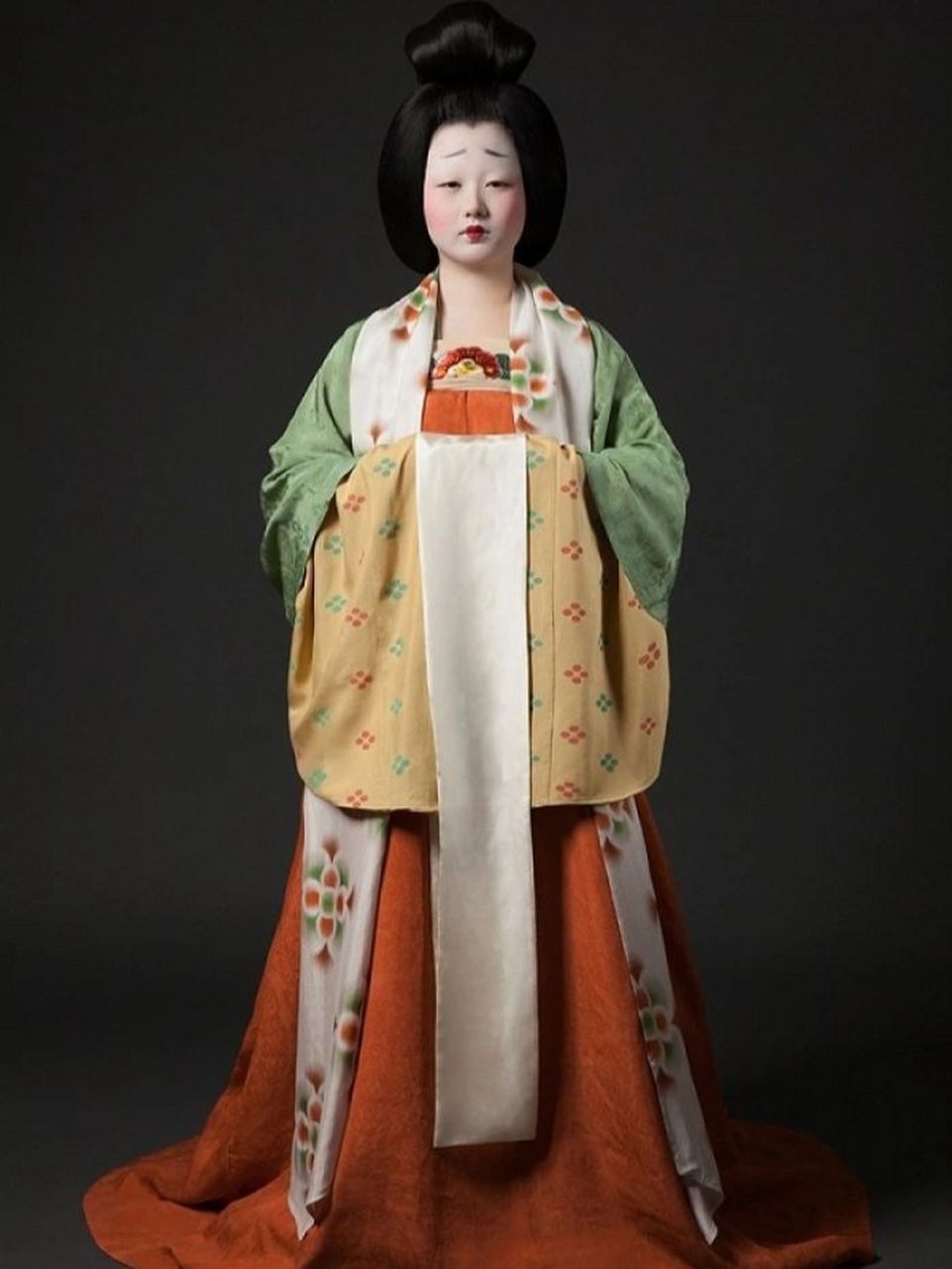 唐朝是中国古代最为繁荣的时期,服饰也非常多要,那我们就从最熟系的