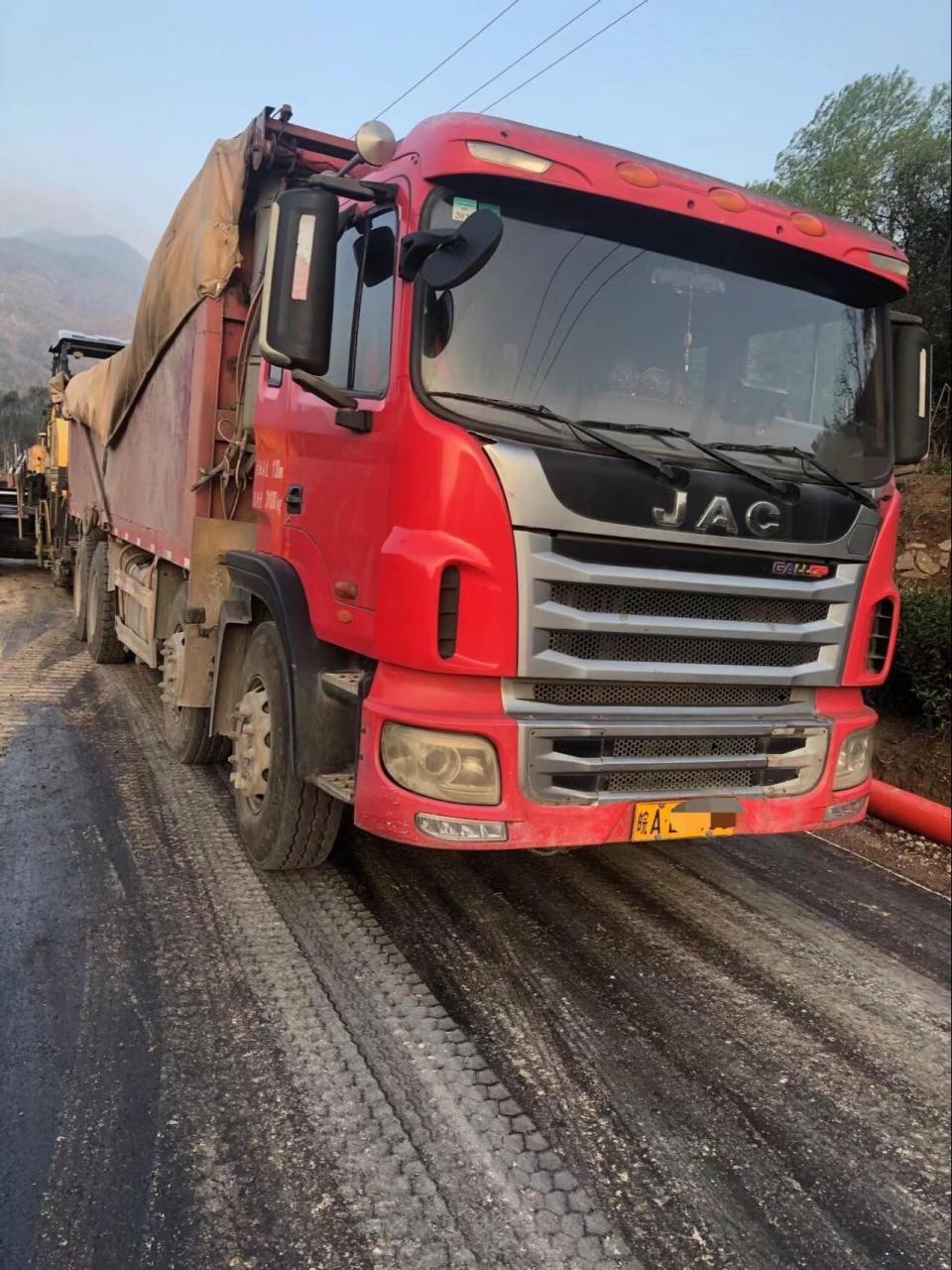 因换挂车,故忍痛割爱出售一台江淮格尔发前四后八自卸车:17年3月,国五