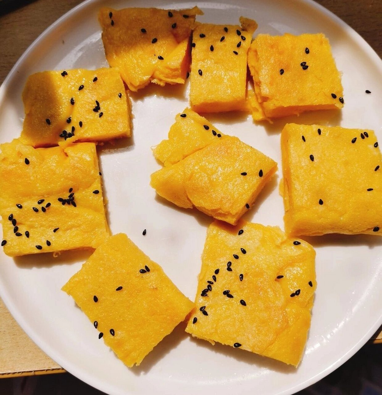 减脂必备 玉米面鸡蛋饼 姐妹们做起来! 做法: ①.