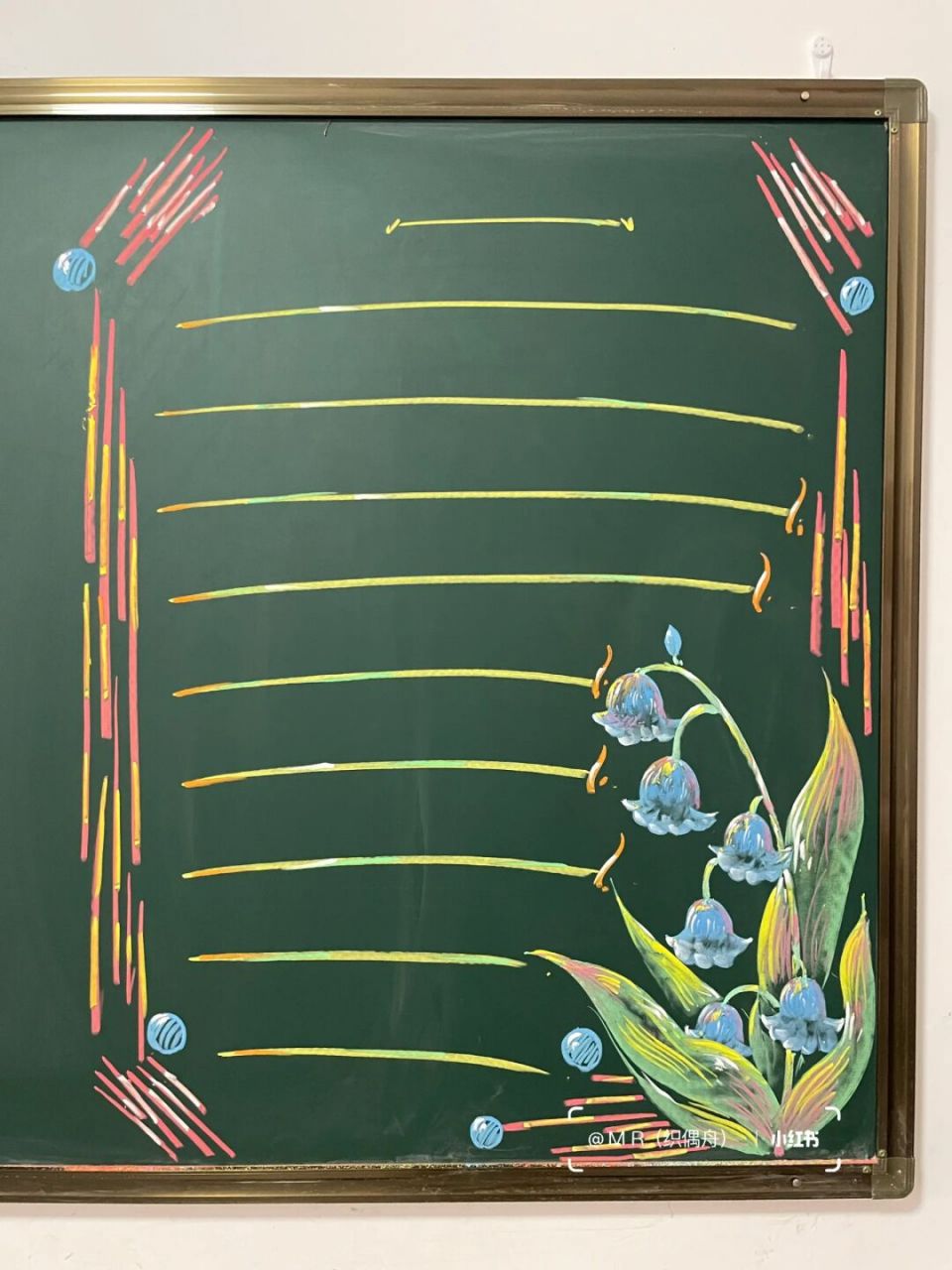 是铃兰  #画画的日常# #粉笔画# #黑板报素材# #黑板报# #黑板报插图