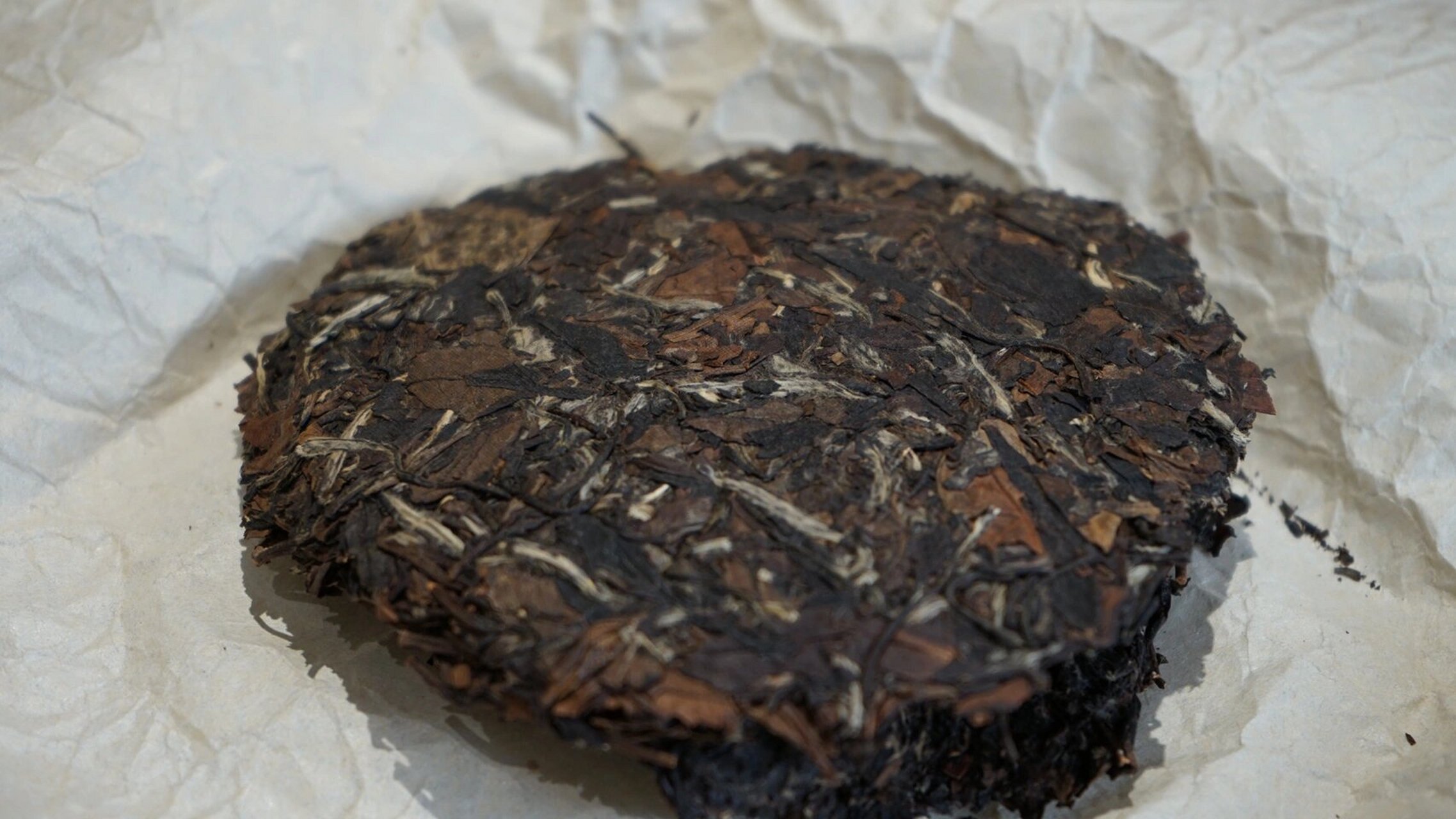 绿雪芽中国白茶第一饼1997年老寿眉 中国白茶第一饼,也就是传说中的"