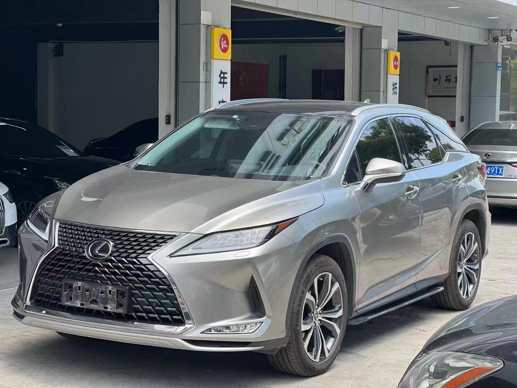 到店: 2021年雷克萨斯rx300 2.0t四驱典雅版 原版车况  首付6万元