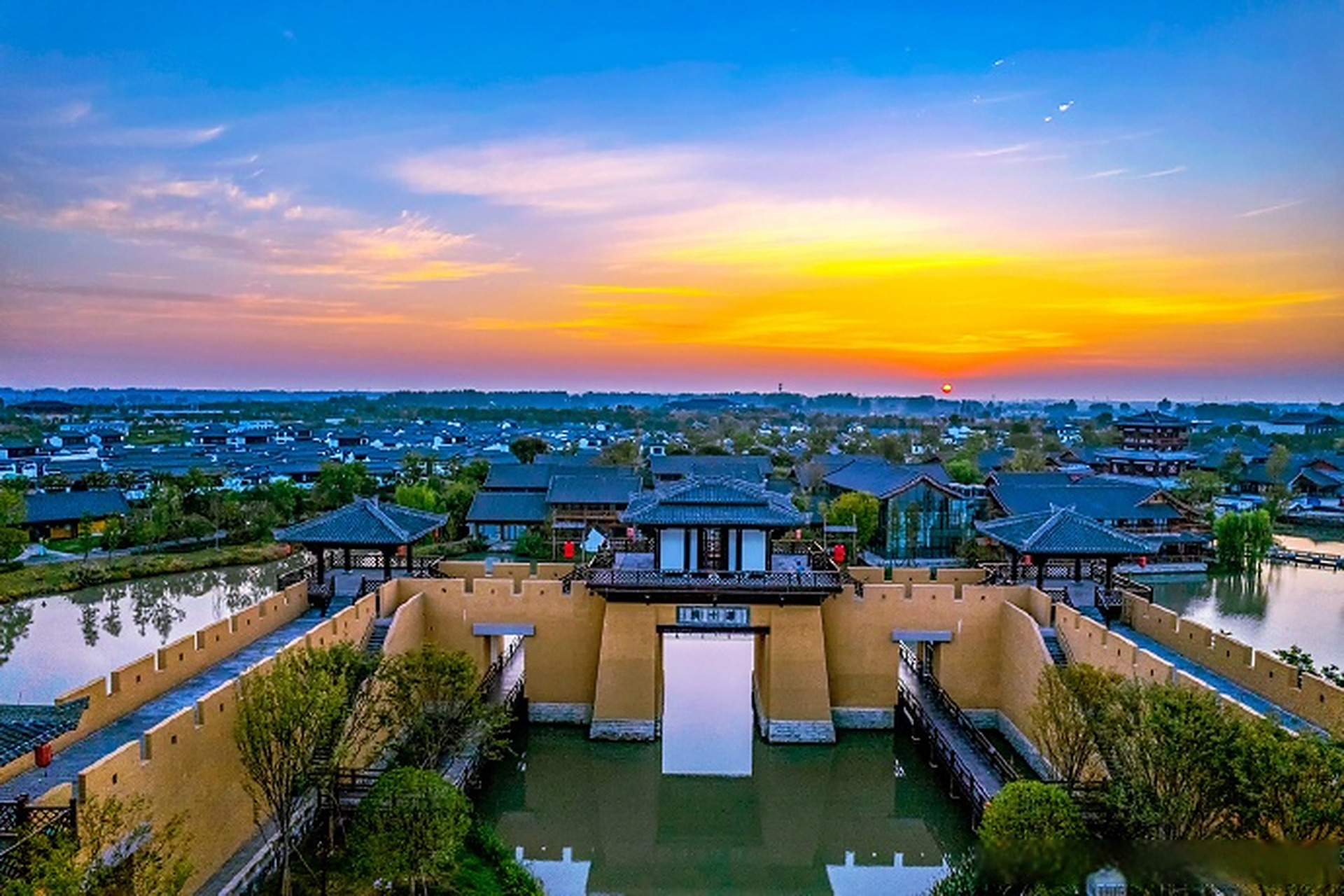 钟情湖北好玩一夏# 在沔阳小镇,送给你n种色彩的霞光满天.