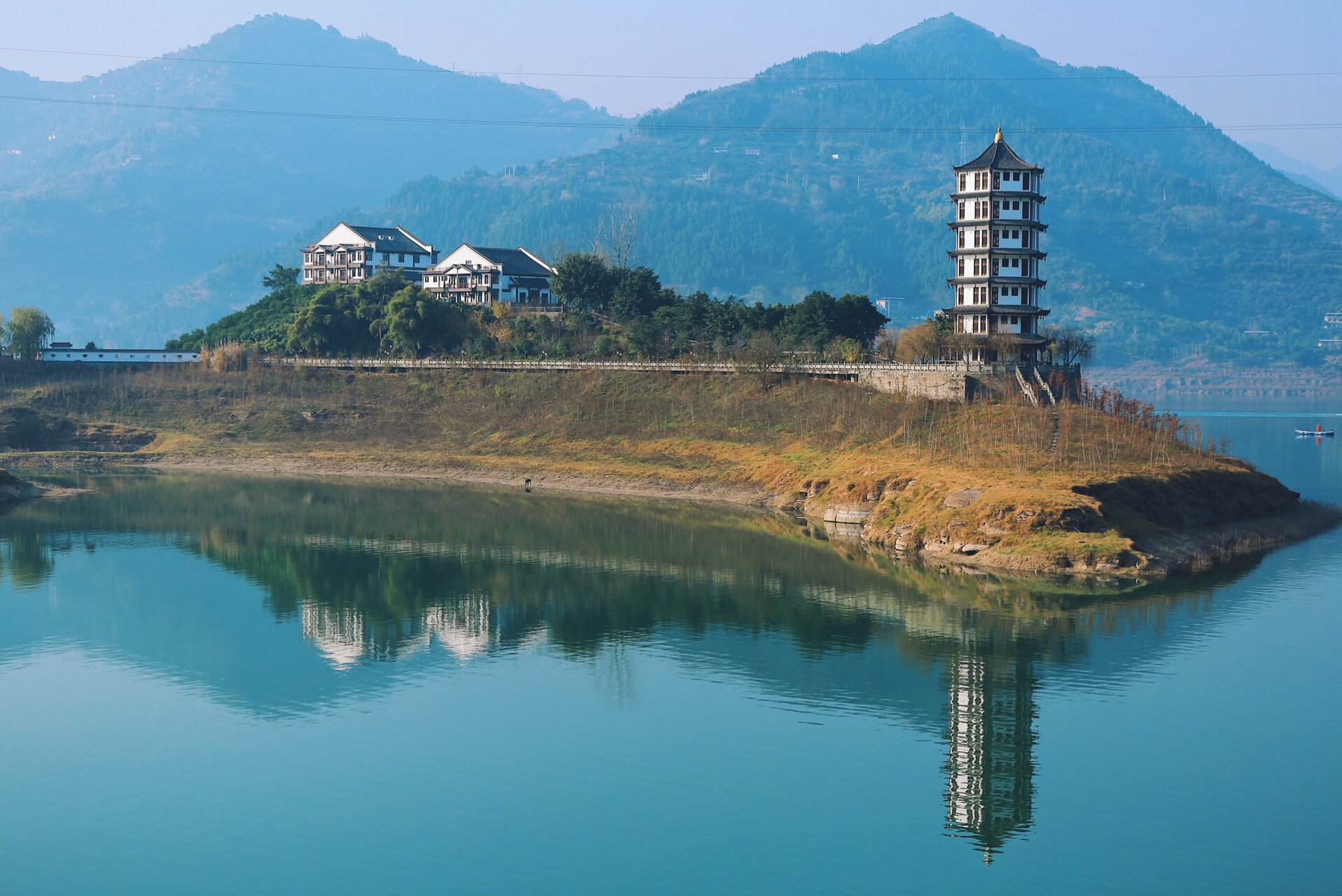 万州周边游|黄柏|狮子岛 远观狮子岛很好看 里面暂时没开放 坐在狮子