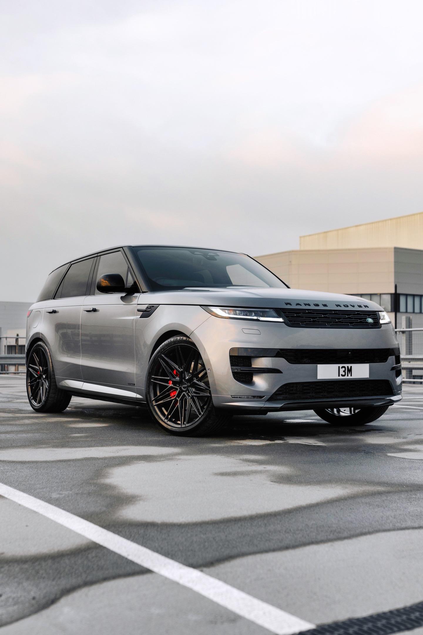 全新一代路虎揽胜运动版,不仅传承揽胜家族一贯的经典设计,而且与新