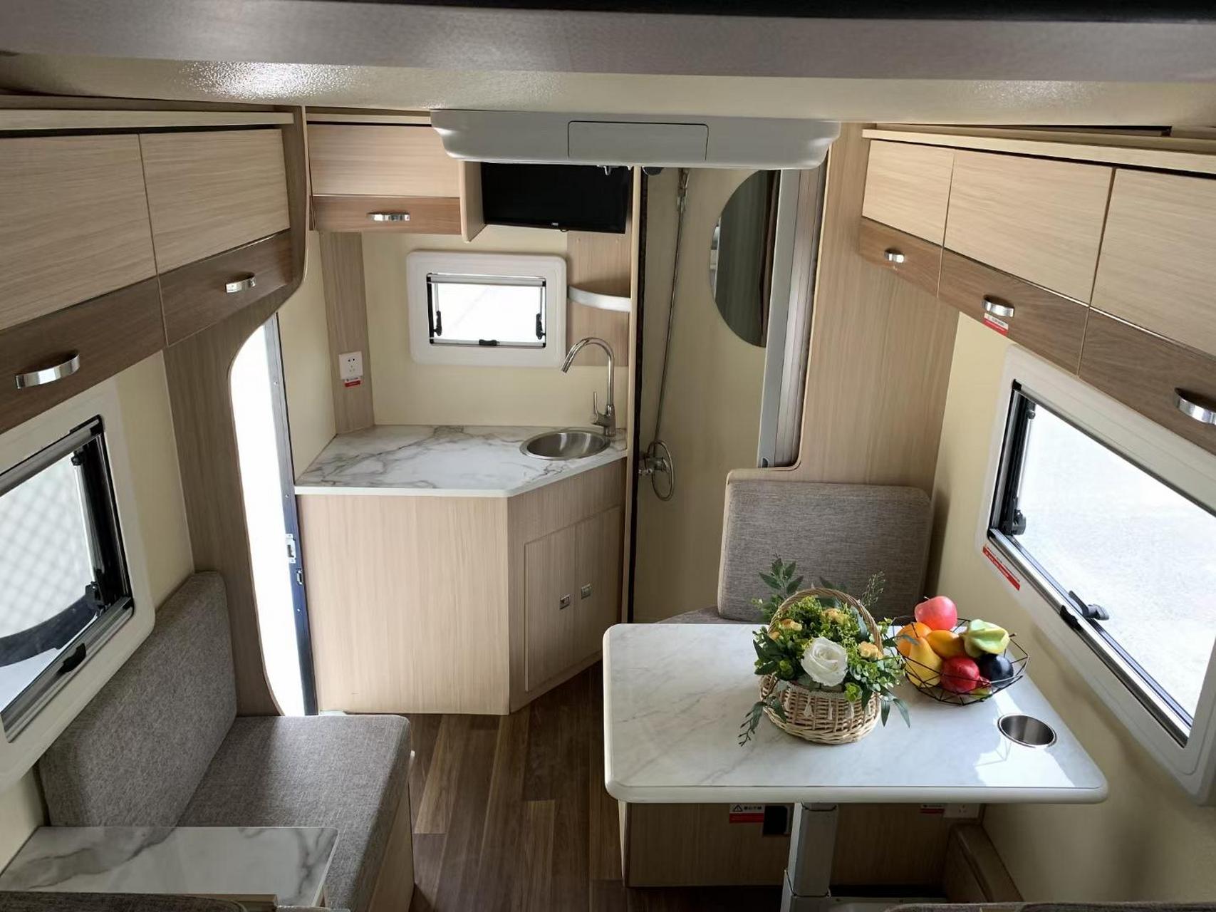 巨威梦之旅黄海皮卡双排房车,2018年10月上牌,国五排放,汽油手动挡