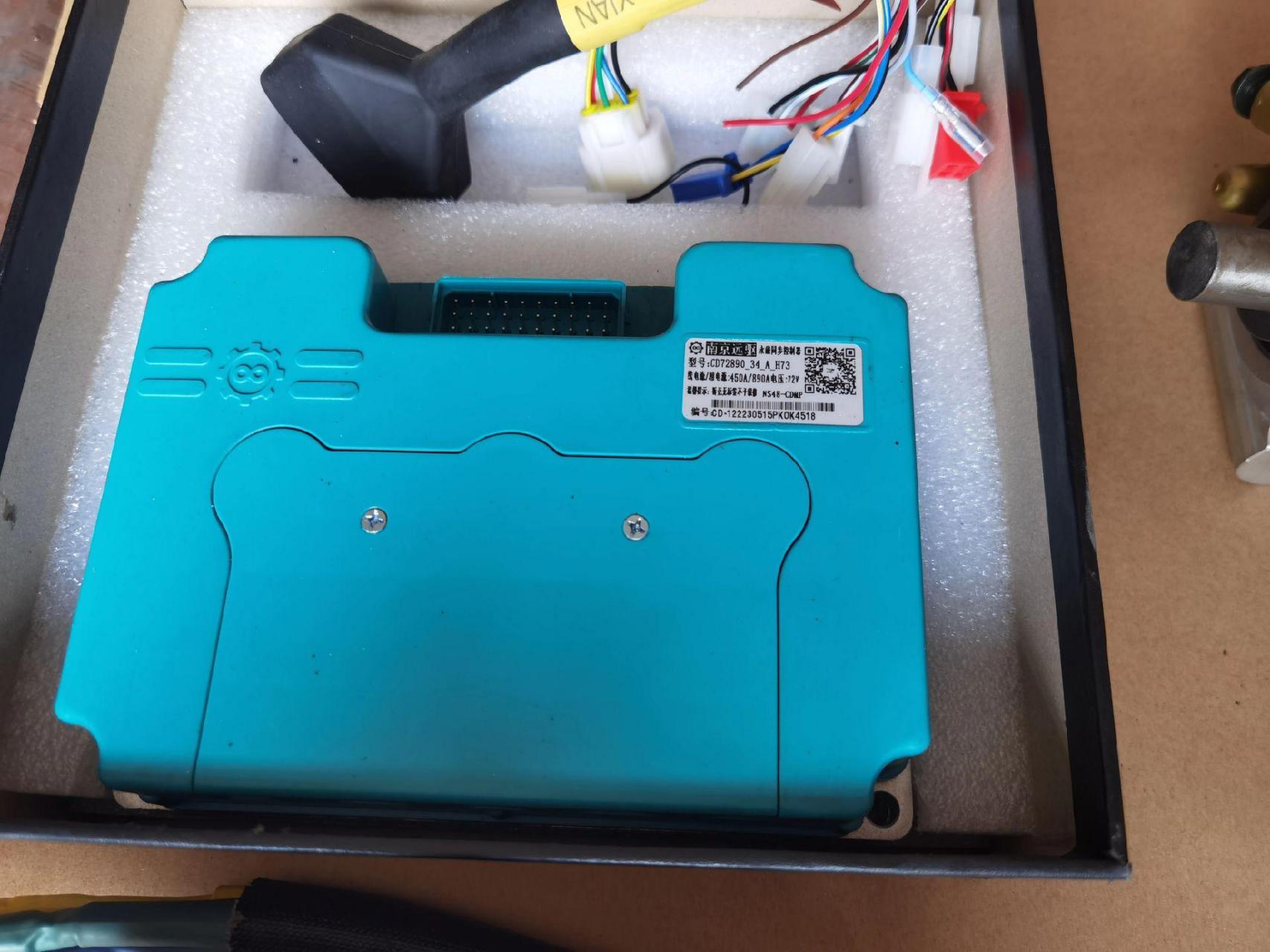 给客户定做的全顺4000瓦中置电机加72890蓝德控制器,lg三元锂电池72v