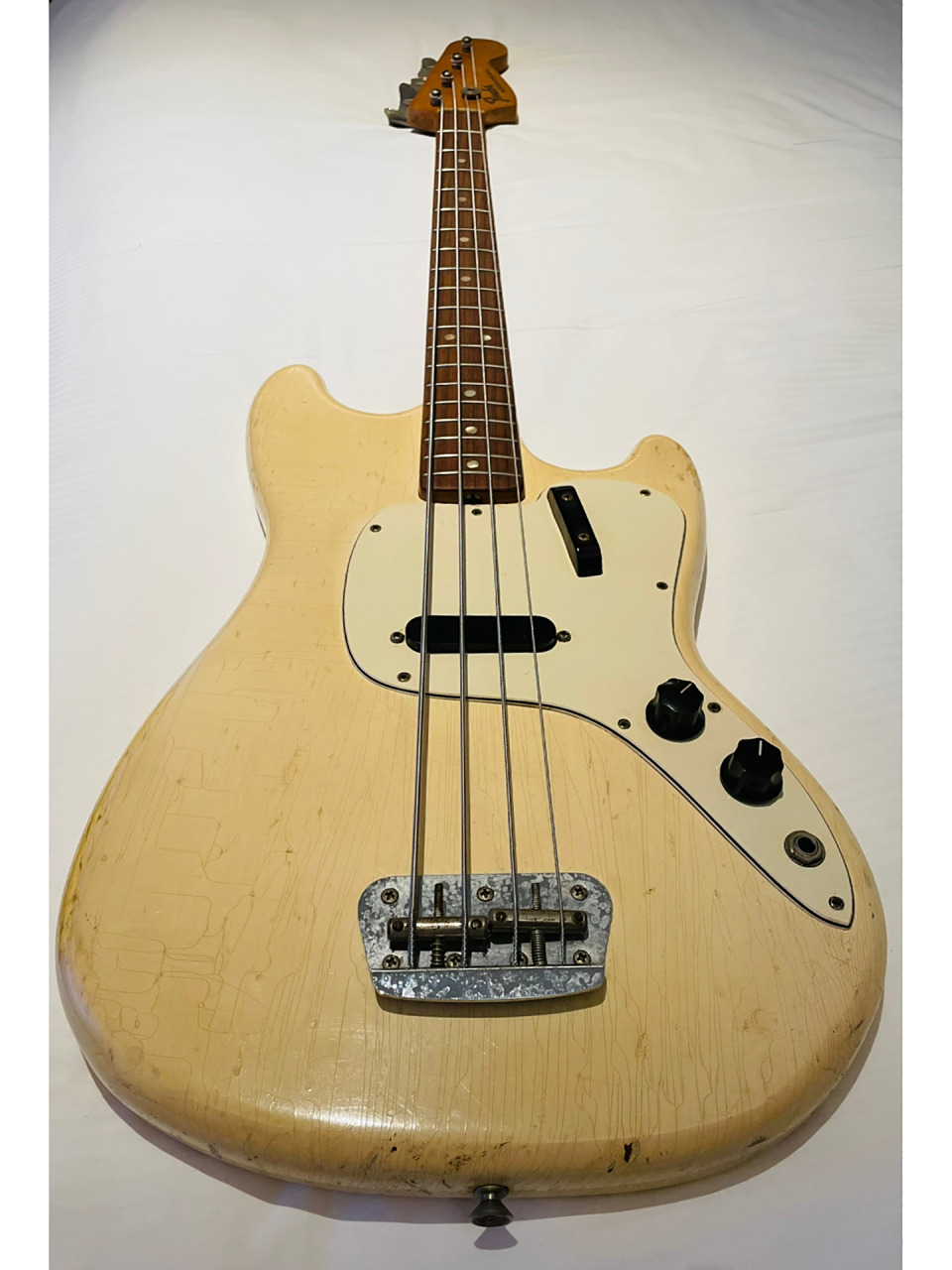 一把1972年的贝斯 fender musicmaster bass.