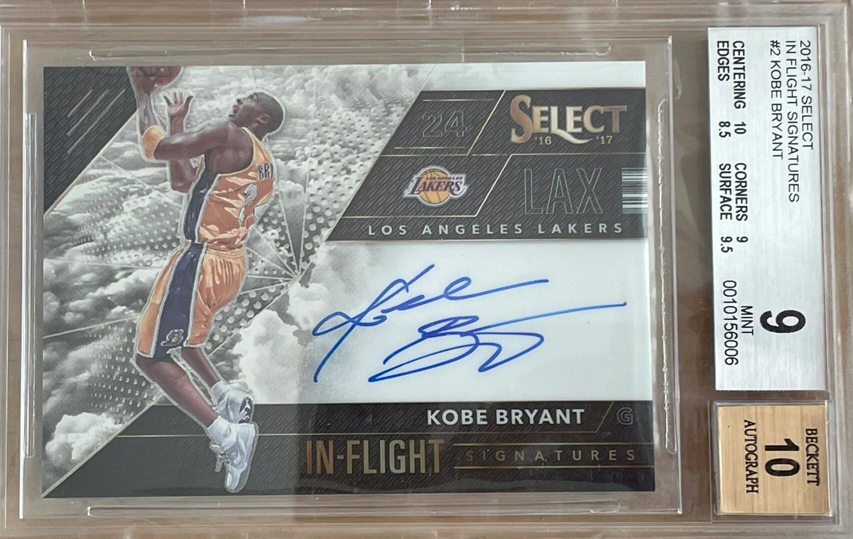 分享一张科比亲笔签名来纪念老大 16-17赛季select系列科比·布莱恩特