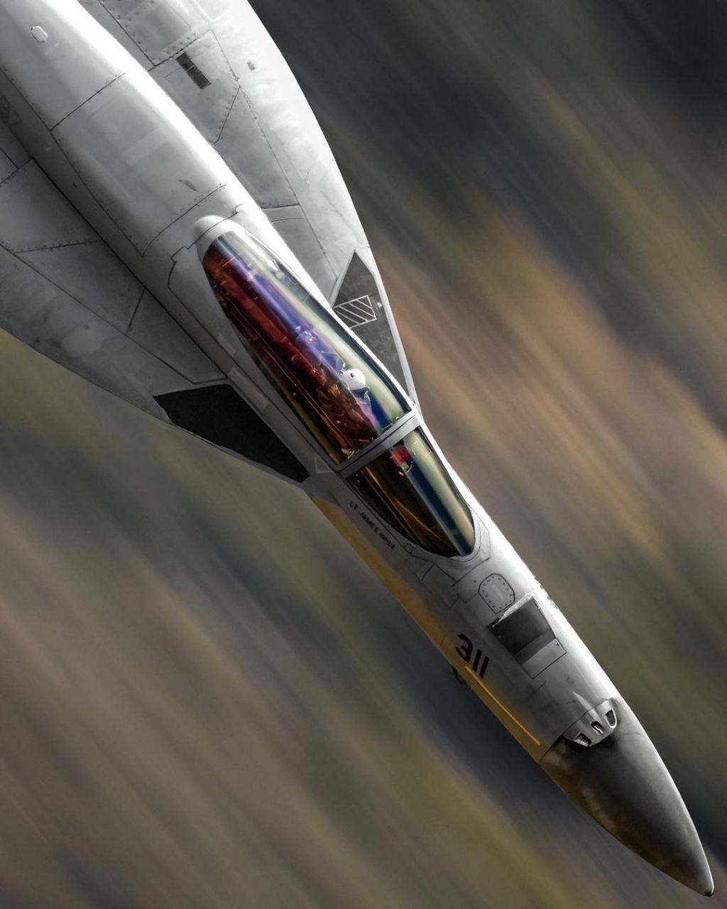 先进性不输洛马f35#军迷发烧友 #国外合法拍摄 #战斗机 #f18 #f18超级