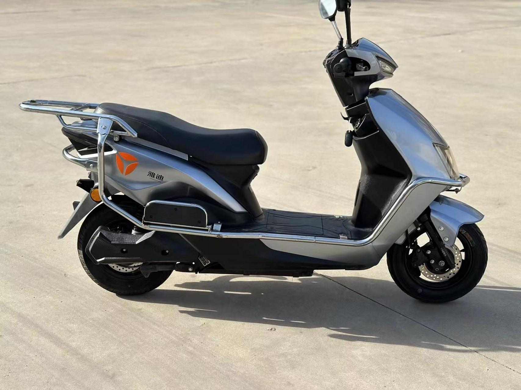 转让精品雅迪锐程顶配版,前后双碟刹,超大储物空间,前后升级固满德半