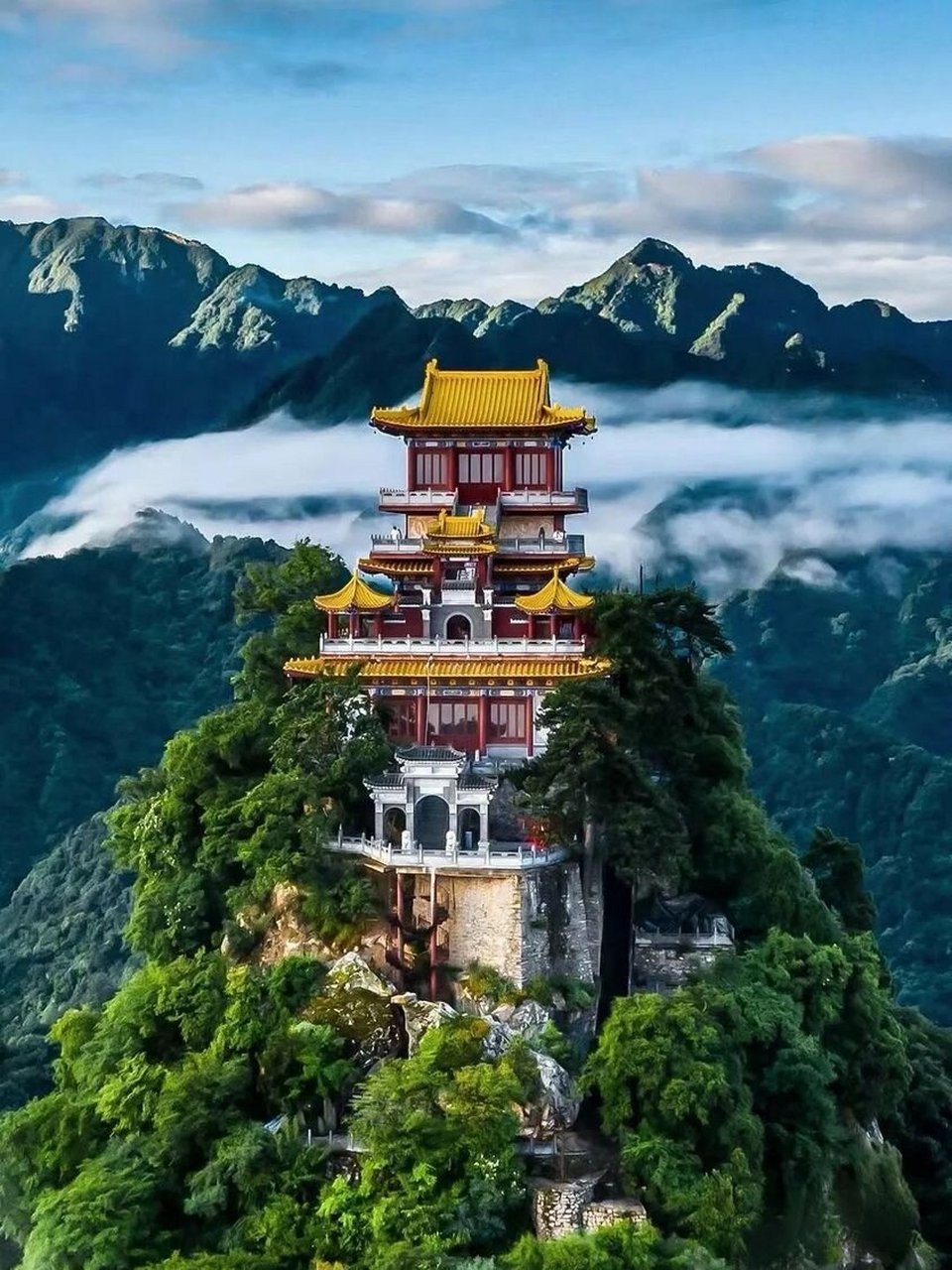 美图欣赏——终南山自带仙气 终南山,这座雄伟而神秘的山脉,自带着一