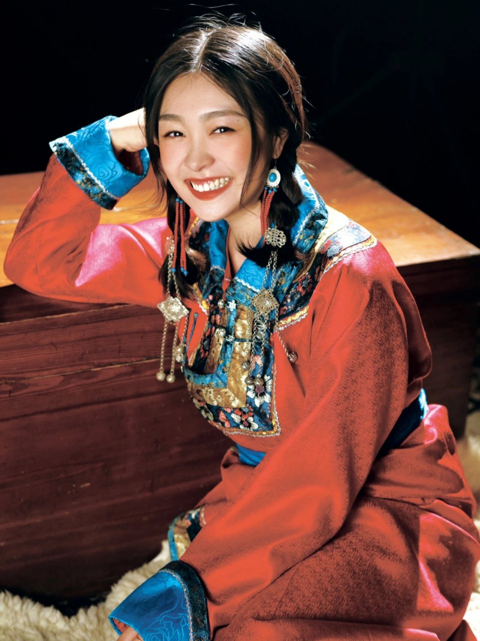 蒙古族美少女//呼和浩特蒙古袍写真 她真的好可爱啊,表达什么情绪都