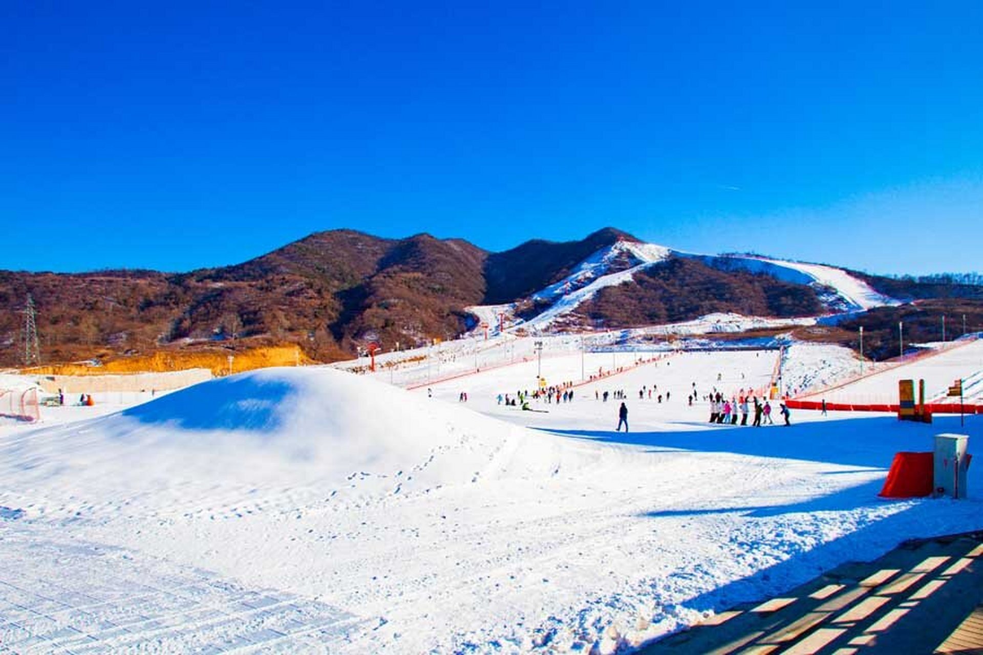 铜铃山滑雪场图片