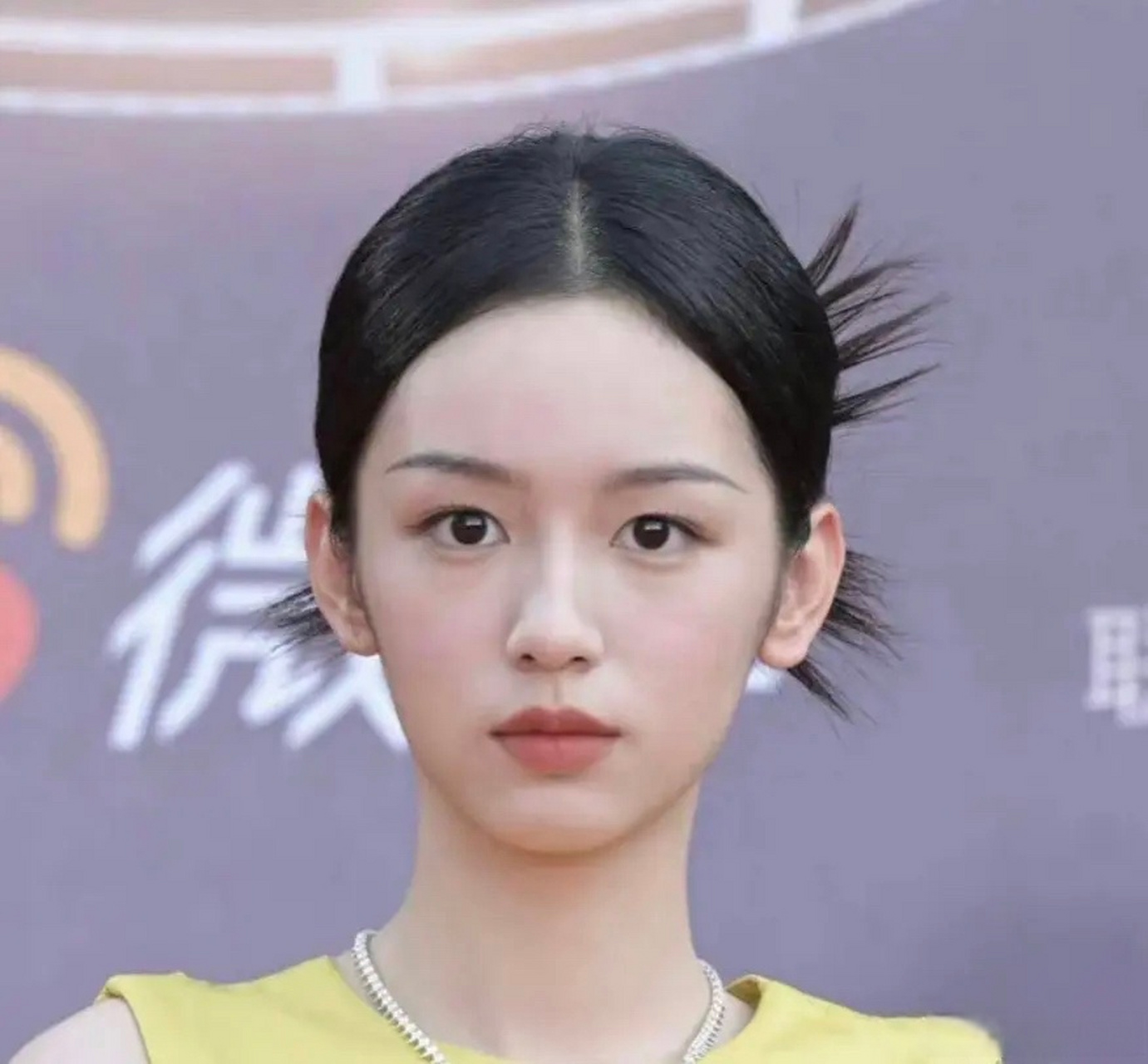 周也是大眼周冬雨吗[思考]