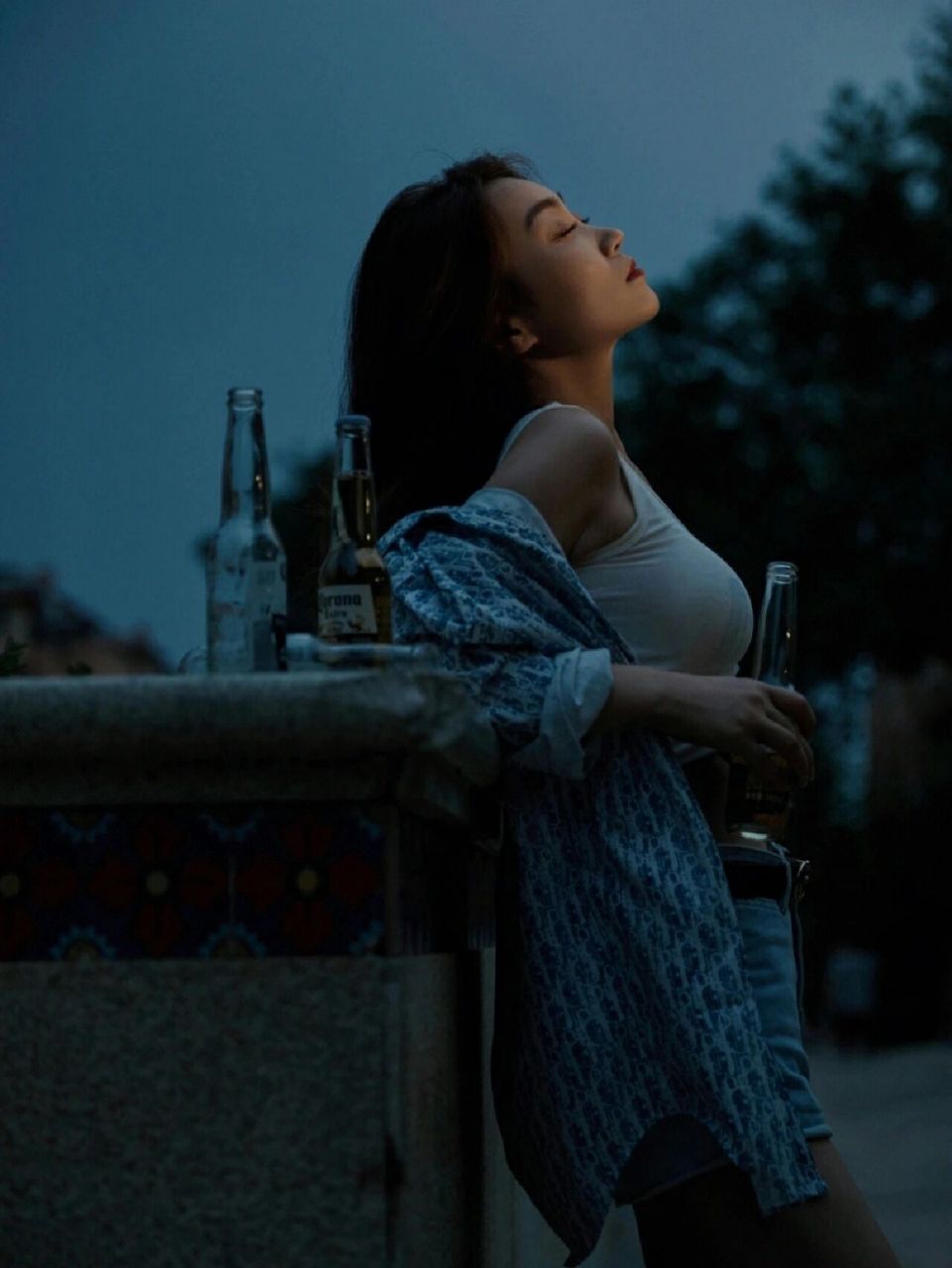 你要的美女喝酒素材 关注我,每日更新