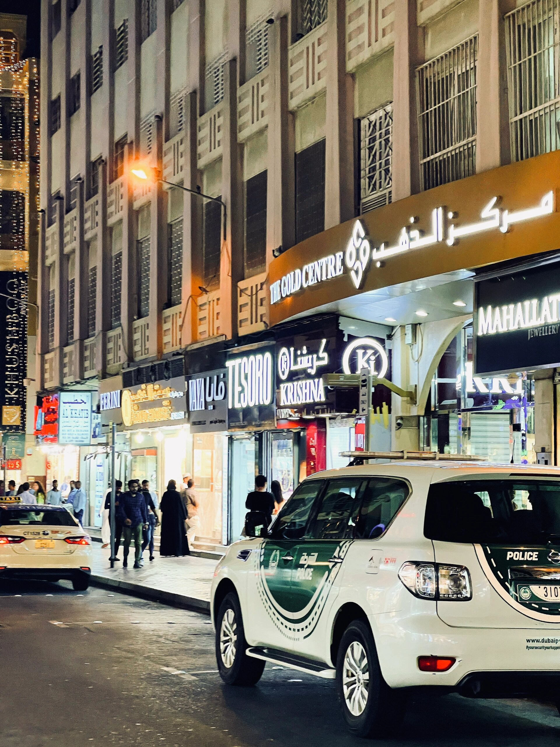 迪拜黄金街 买黄金就像买铁皮一样