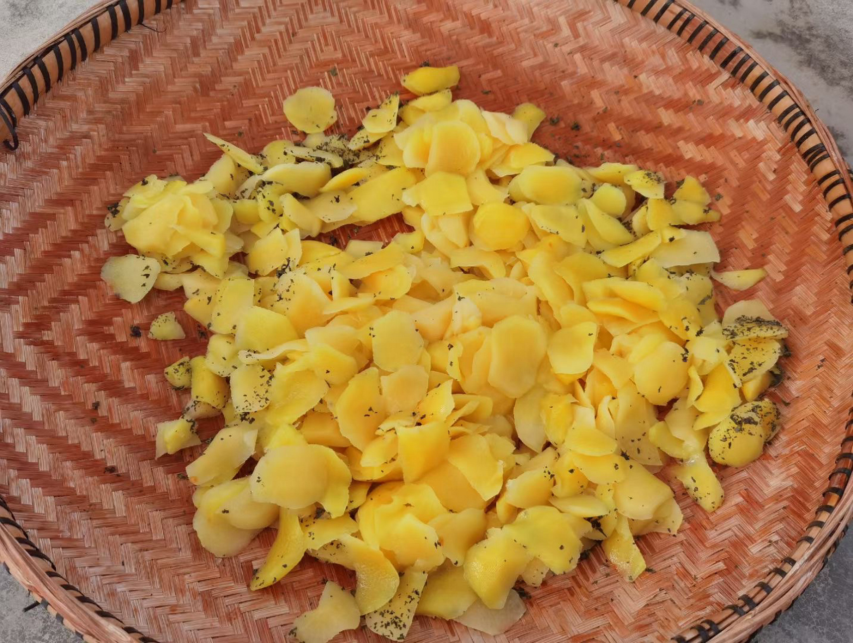 酸木瓜大量上市,艳阳高照一个月,实在是做紫苏木瓜干最好的时节了!