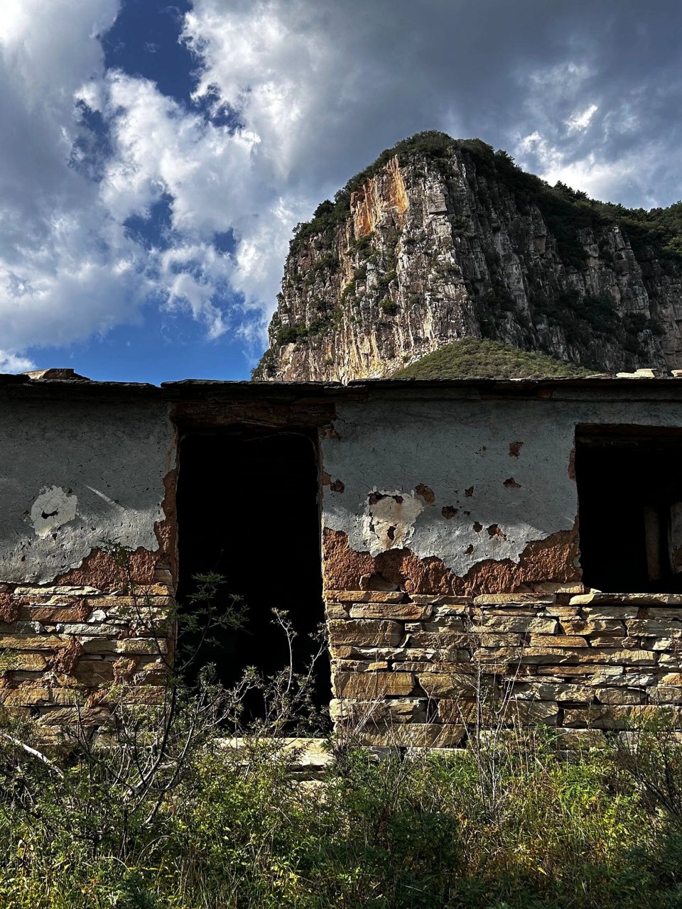 房山探幽——再登三角城 【序言】 去年发过一篇《鱼骨寺,三角城环穿
