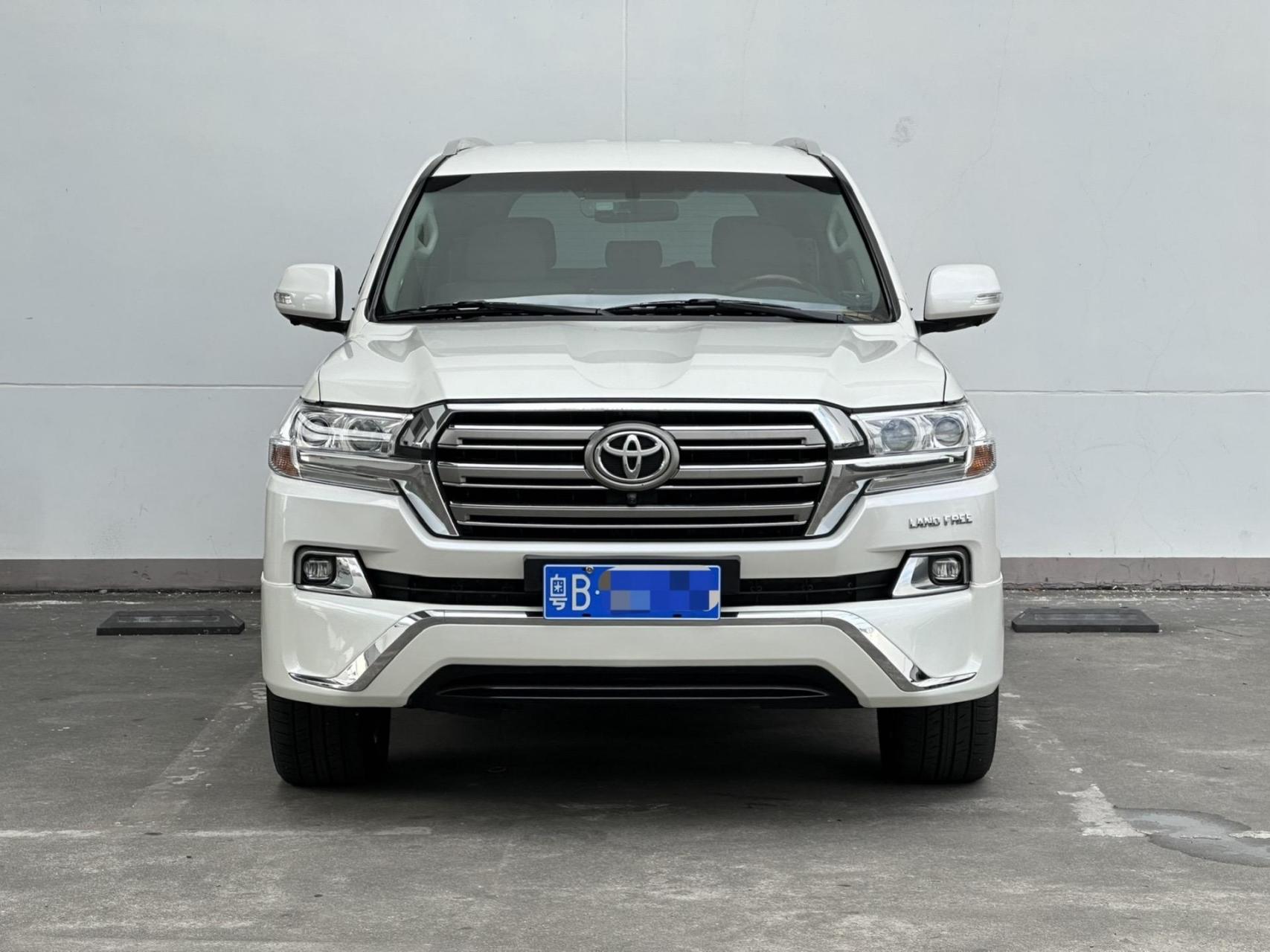 酷路泽4500柴油   车辆品牌:中东版兰德酷路泽4500柴油版v8-d4d 车辆