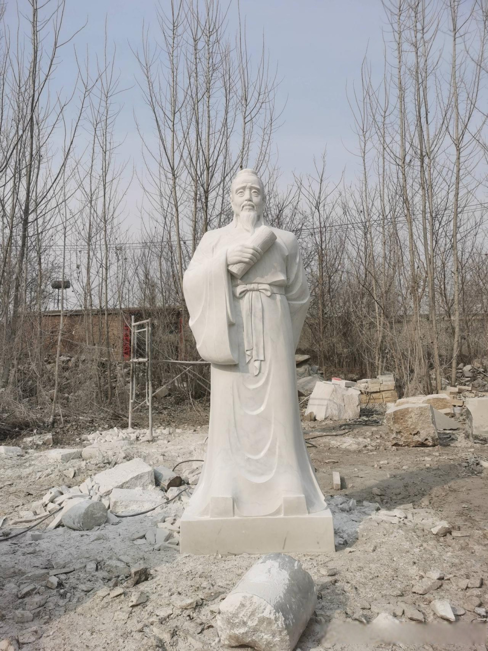 来源官网:   医圣张仲景铜雕像是一件珍贵的文化遗产,它不仅是对张