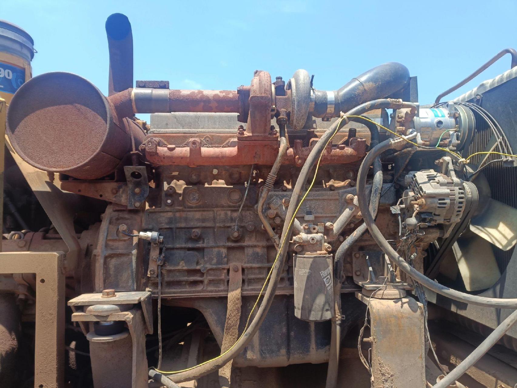 滴油不流,无废气的进口加腾820机拆解下来的6d34发动机.