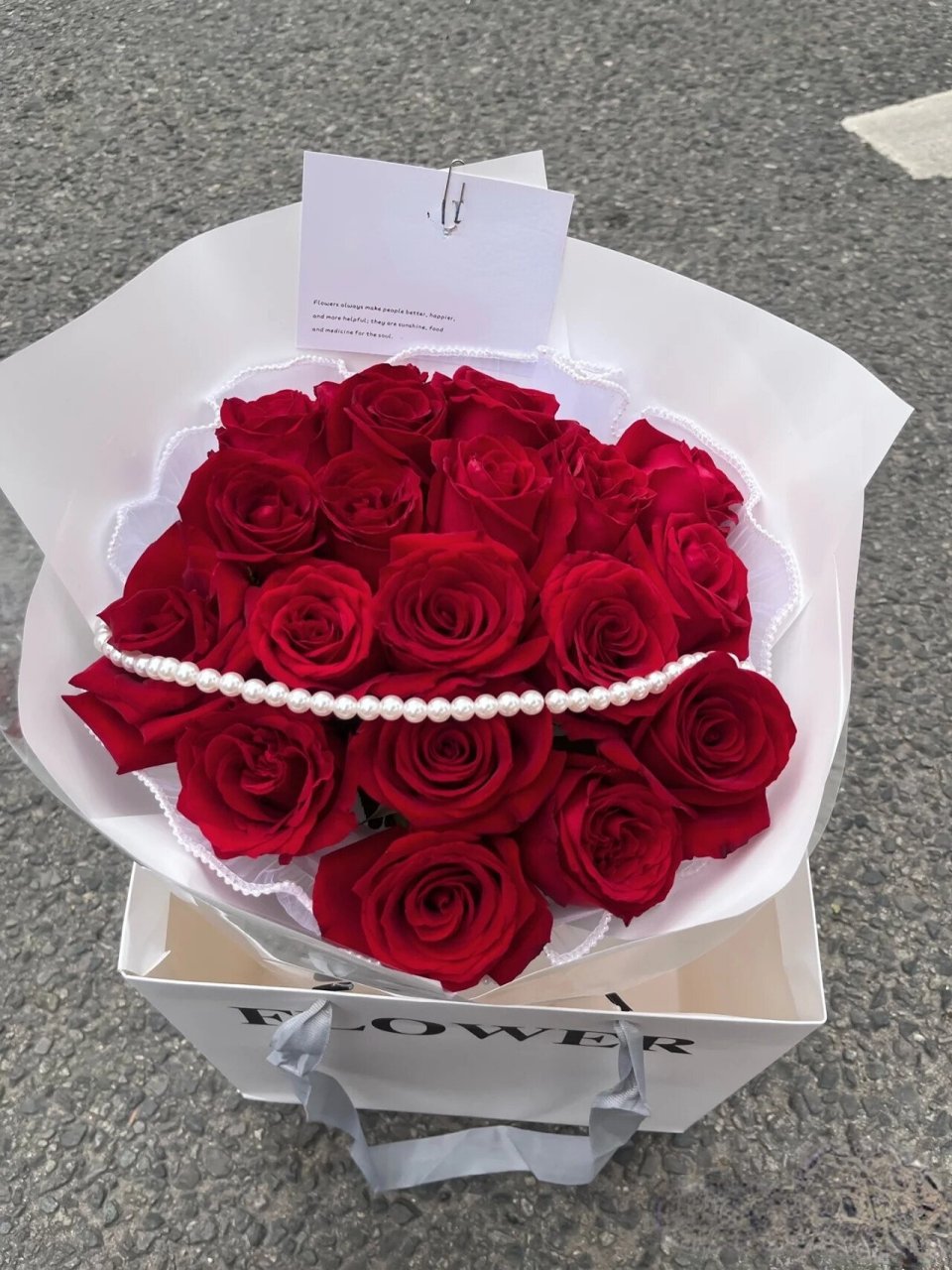 经典红玫瑰花束 19朵寓意长长久久 经典红玫瑰花束 昨天的客订分享 19