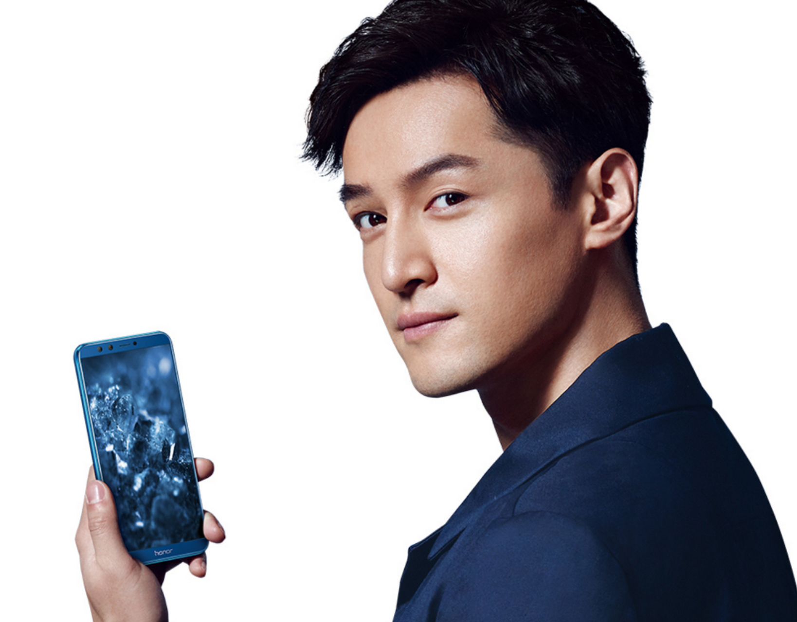 当年胡歌代言的荣耀手机也不错,那是我离胡歌最近的一次!