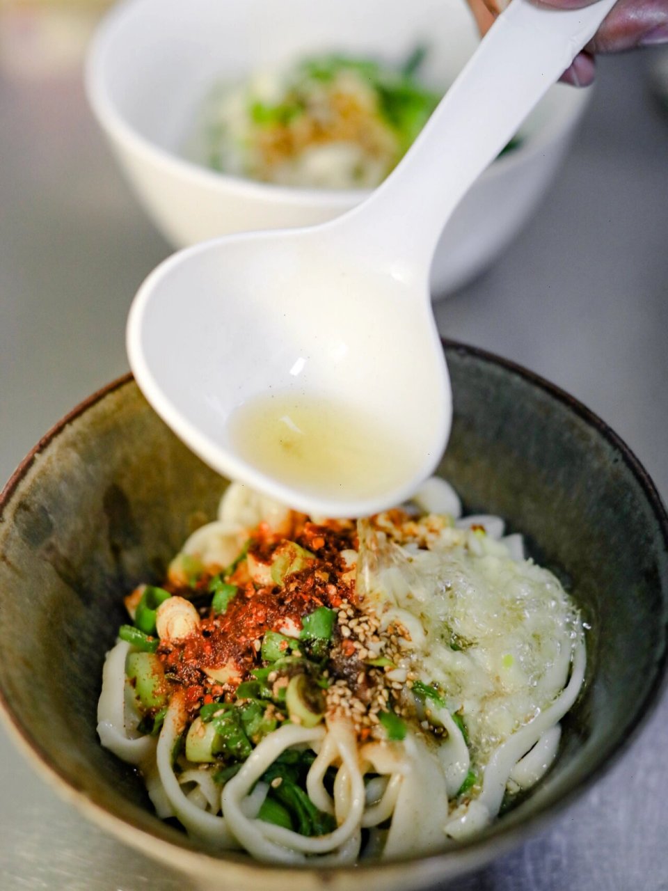 坚持做100种面不重样(17)油泼棍棍面 人们的舌尖记忆是顽固的,尝过再