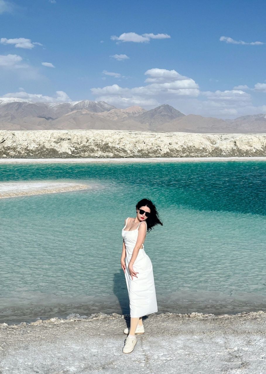 翡翠湖拍照攻略 衣服:建议纯色衣服加墨镜,太阳晒得睁不开眼,也比较好