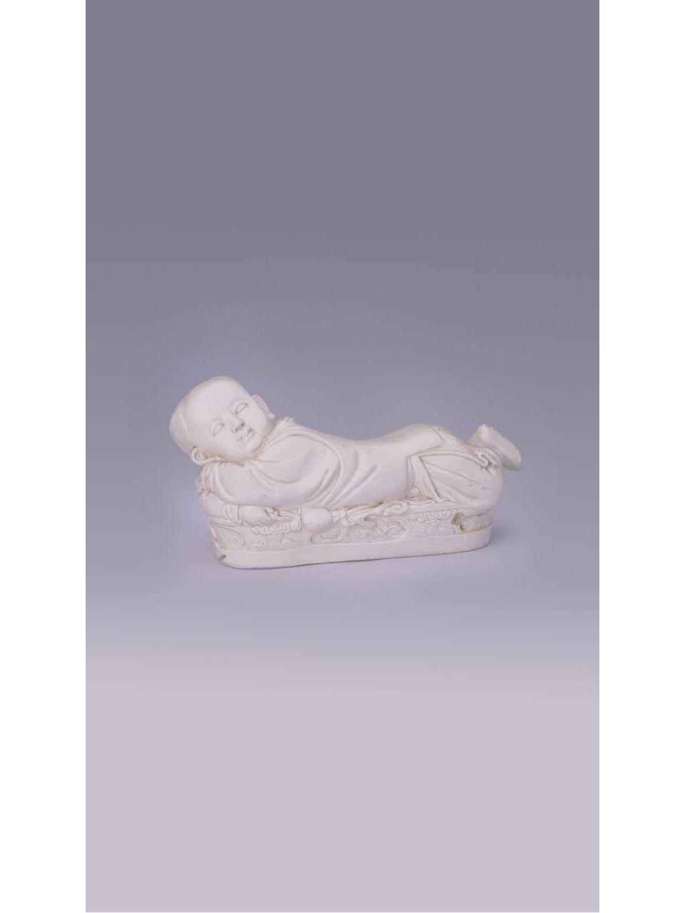 8厘米,这是一个宋代枕头,但它的形象却是一个小孩儿,孩儿的背用作枕面