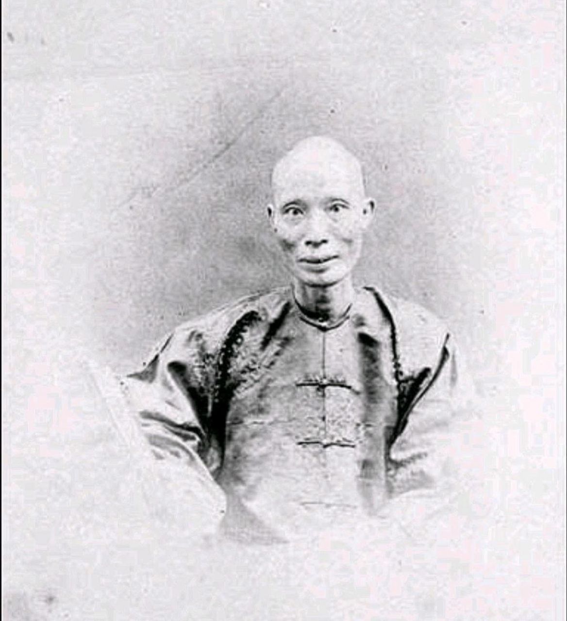 遗像照片不能挂哪些地方 1,不要挂在厅堂中 小时候的经历就足以证明