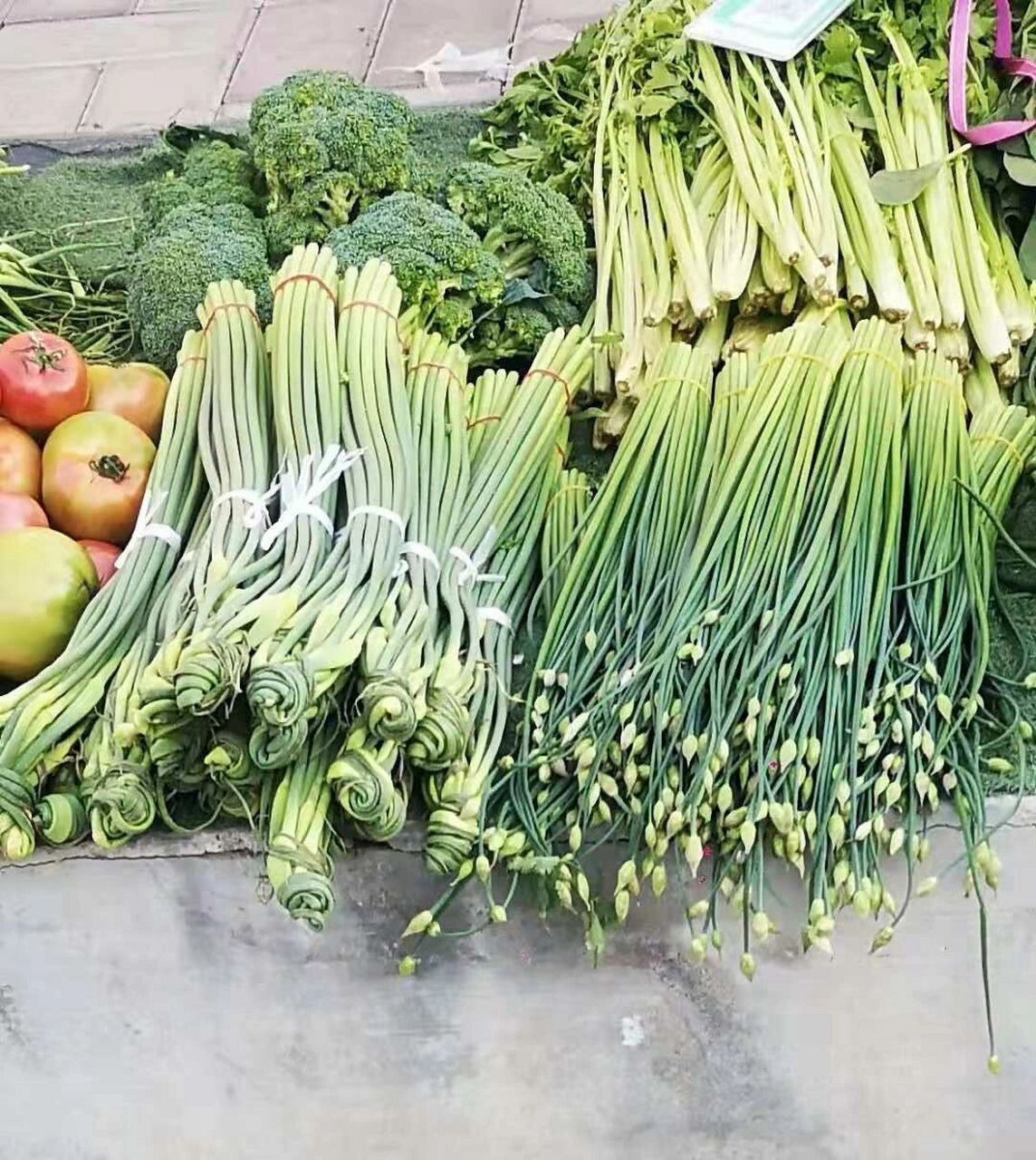 左边蒜苔,右边韭苔,别再傻傻分不清.