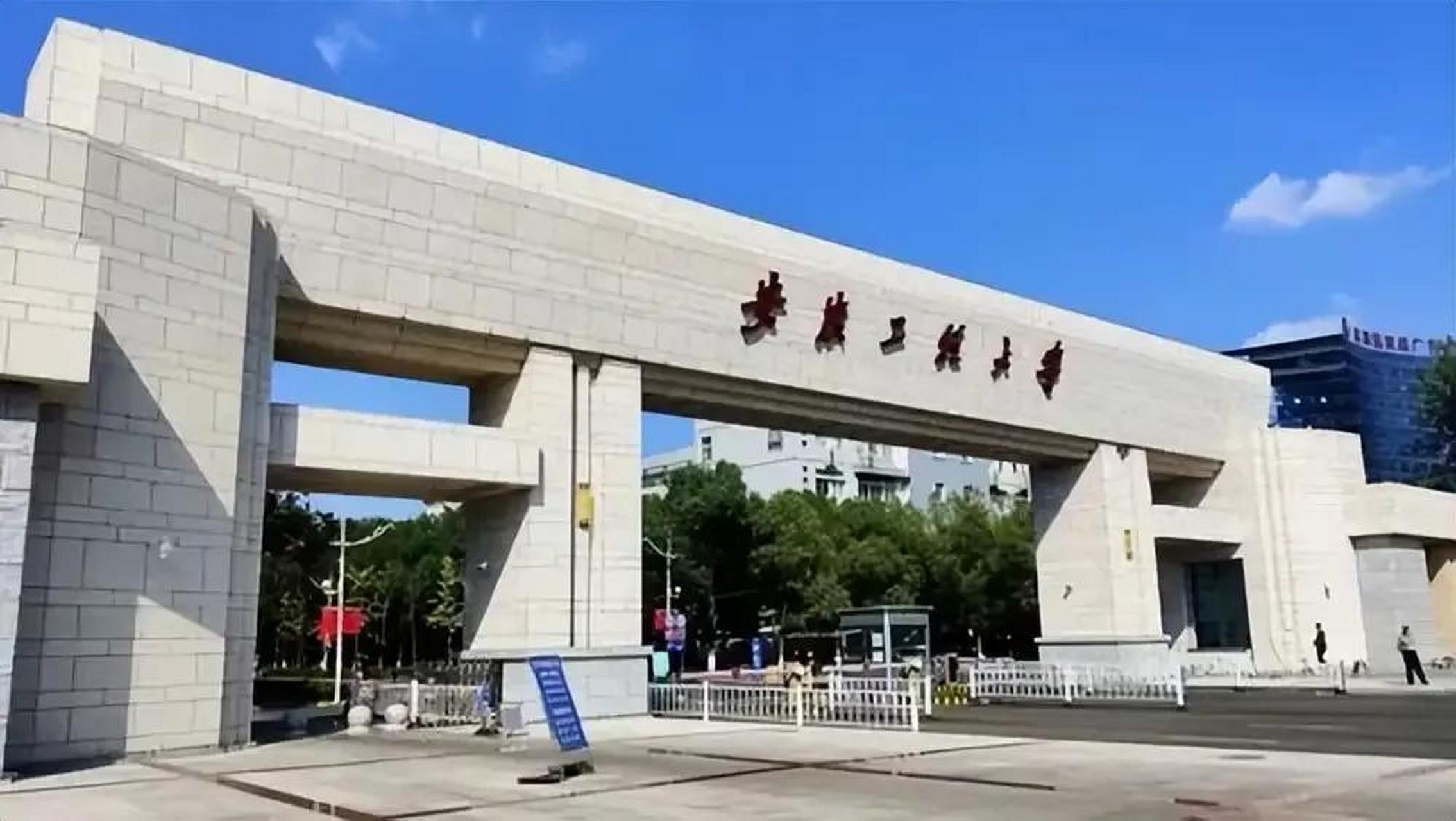 安徽工程大学坐落在国家级开放城市芜湖,是一所以工为主的省属多科性