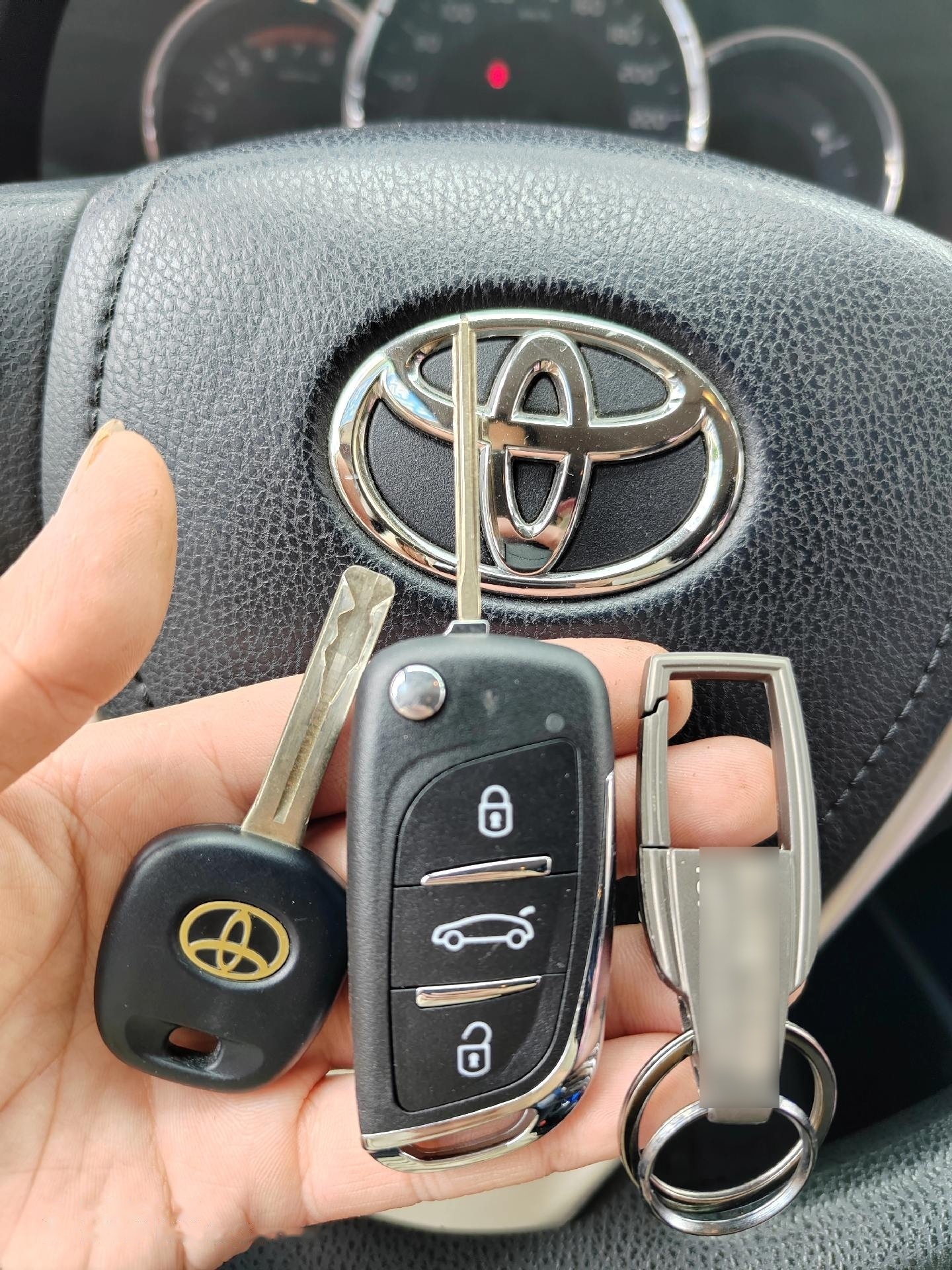 丰田雷凌折叠遥控芯片钥匙特惠推出