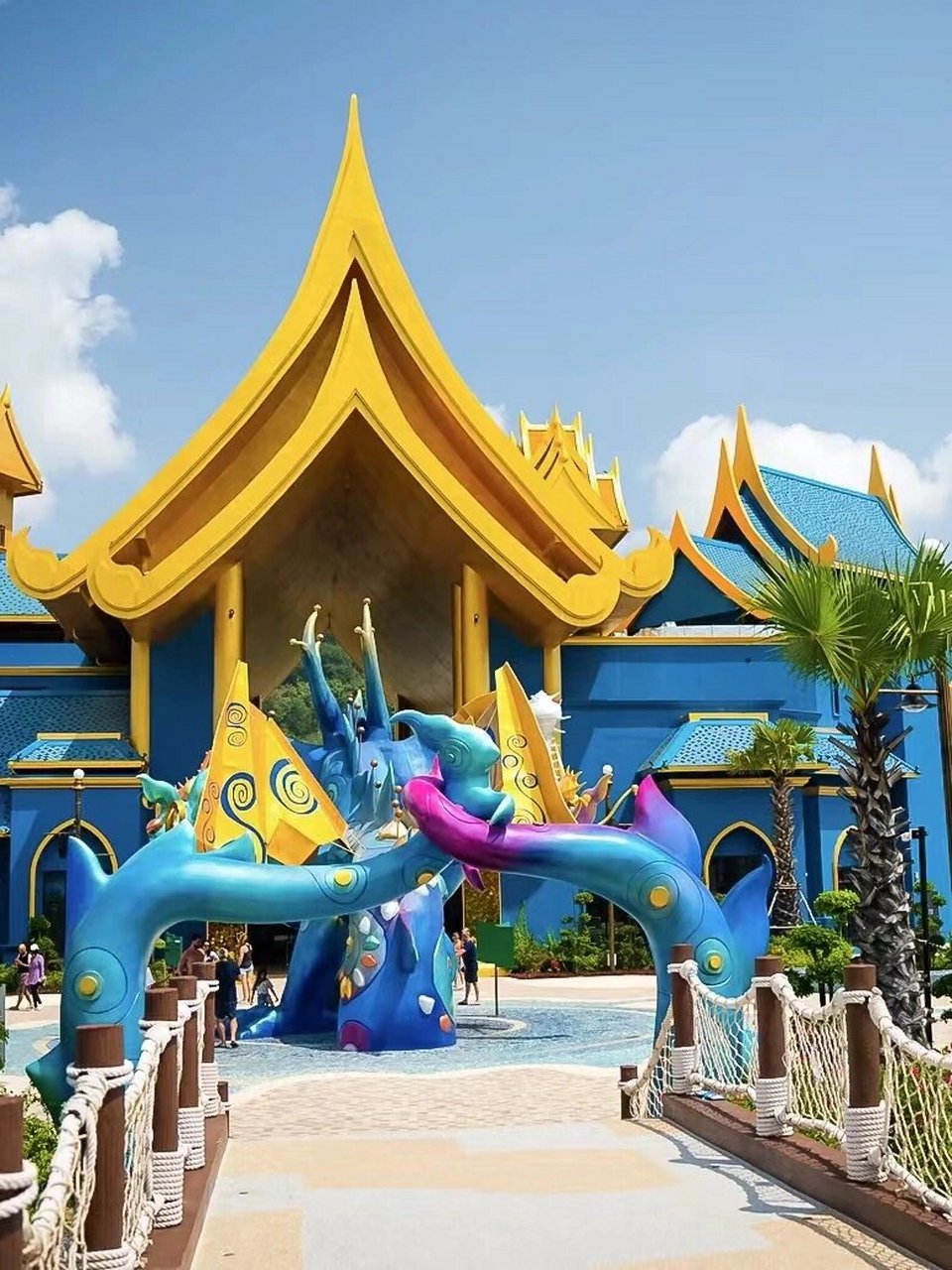 除了各种绝美的海滩,刺激好玩好看的水上乐园也一定要体验!